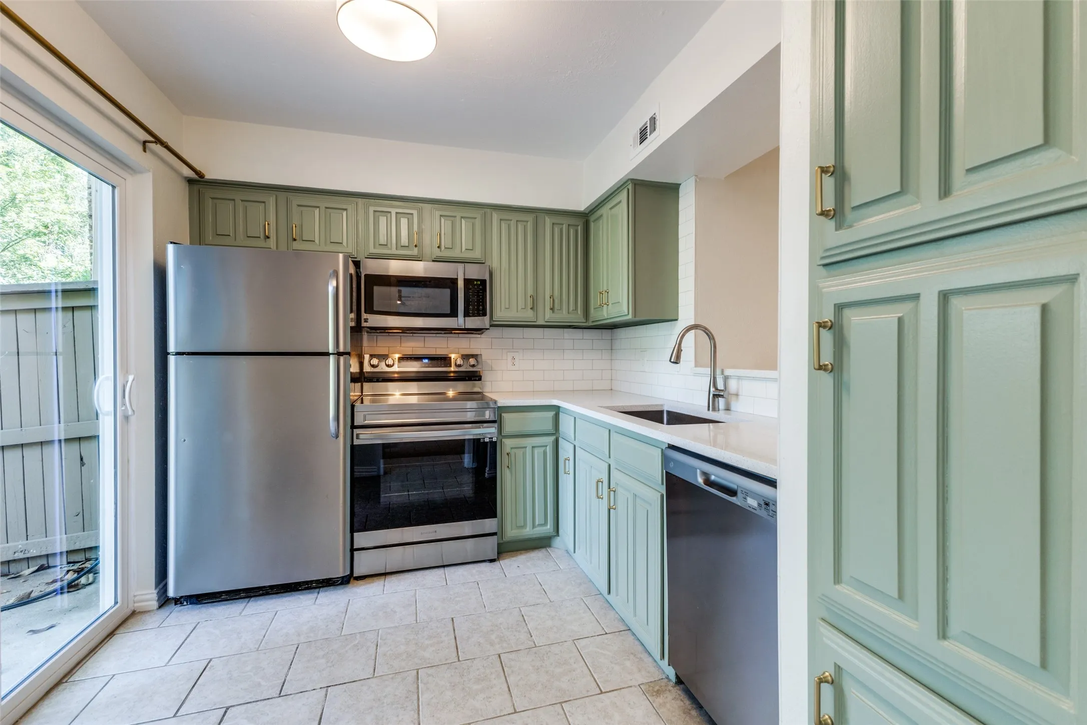 Condominium For Rent in Dallas County , 5626 Preston Oaks Road 37D, Dallas, Texas 75254, 2 Bedroom, 3 Bathroom, Garage spaces, 1,135 Sqft, built in 1981, mls#21382080, Real Estate Agent in Dallas, Homes For Rent in Dallas county, Homes For Rent in Dallas, Realtor in Dallas Texas, Real Estate Brokerage Independent Realty Texas, Luminita Cordes Realtor