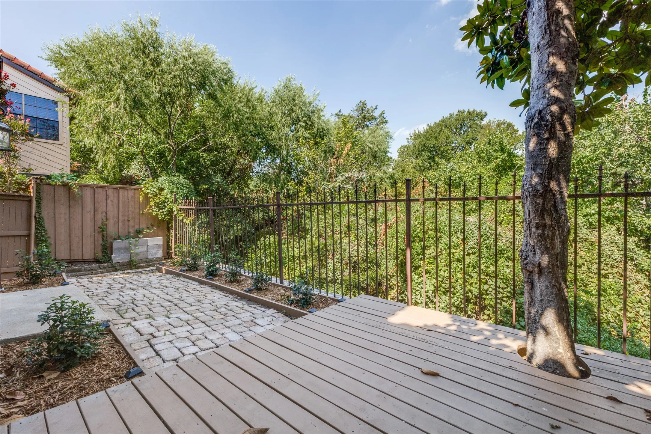 Condominium For Rent in Dallas County , 5626 Preston Oaks Road 37D, Dallas, Texas 75254, 2 Bedroom, 3 Bathroom, Garage spaces, 1,135 Sqft, built in 1981, mls#21382080, Real Estate Agent in Dallas, Homes For Rent in Dallas county, Homes For Rent in Dallas, Realtor in Dallas Texas, Real Estate Brokerage Independent Realty Texas, Luminita Cordes Realtor