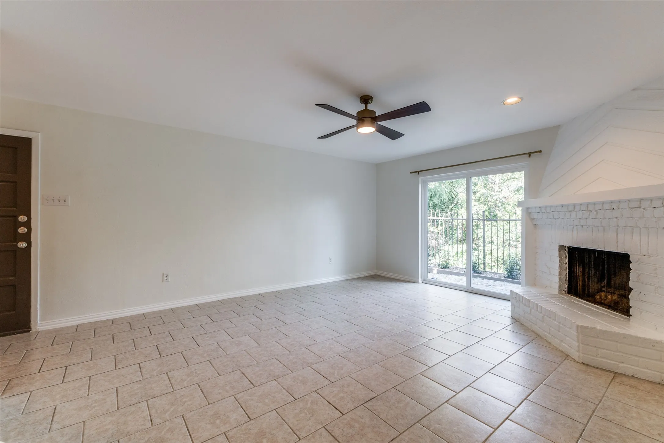 Condominium For Rent in Dallas County , 5626 Preston Oaks Road 37D, Dallas, Texas 75254, 2 Bedroom, 3 Bathroom, Garage spaces, 1,135 Sqft, built in 1981, mls#21382080, Real Estate Agent in Dallas, Homes For Rent in Dallas county, Homes For Rent in Dallas, Realtor in Dallas Texas, Real Estate Brokerage Independent Realty Texas, Luminita Cordes Realtor