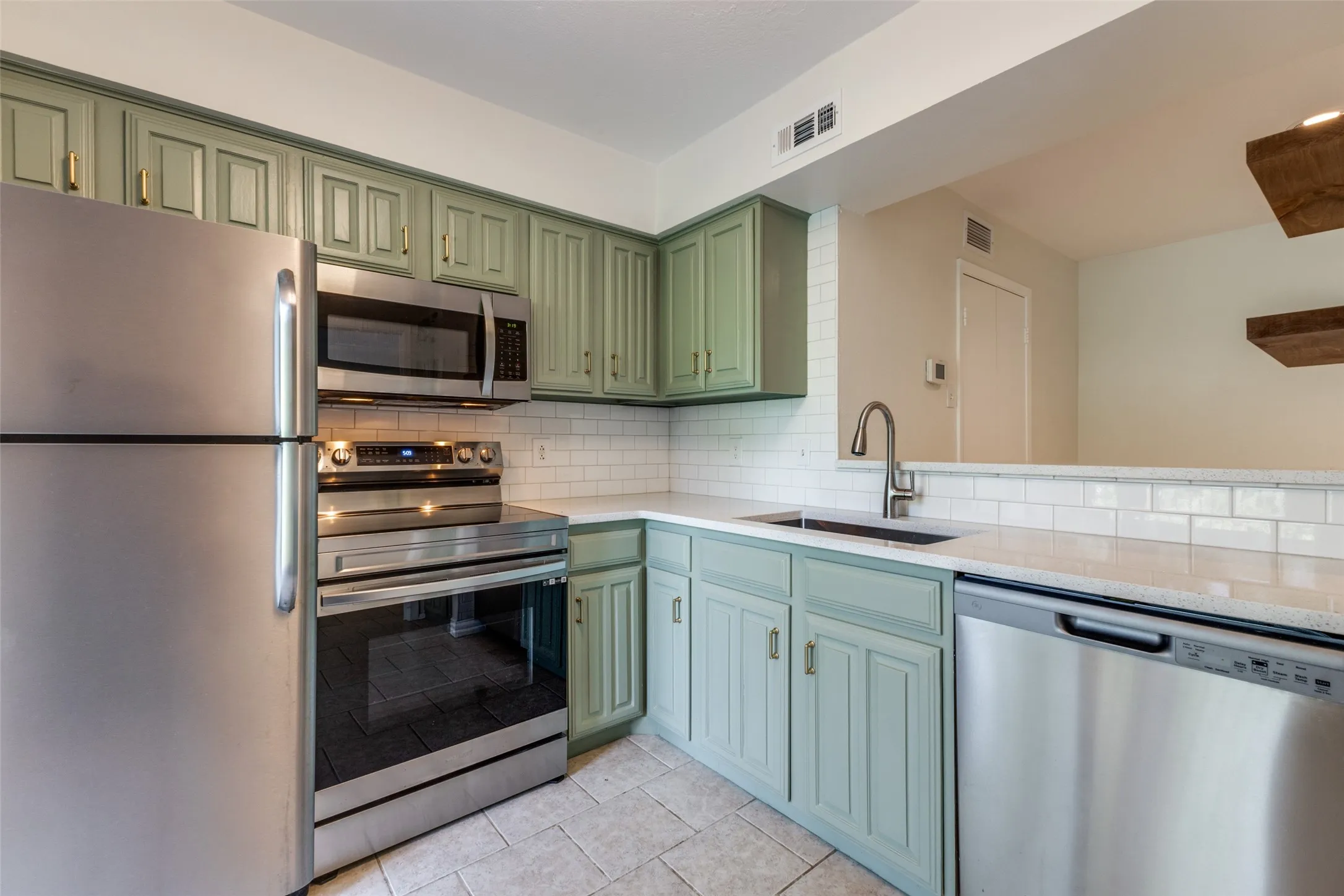 Condominium For Rent in Dallas County , 5626 Preston Oaks Road 37D, Dallas, Texas 75254, 2 Bedroom, 3 Bathroom, Garage spaces, 1,135 Sqft, built in 1981, mls#21382080, Real Estate Agent in Dallas, Homes For Rent in Dallas county, Homes For Rent in Dallas, Realtor in Dallas Texas, Real Estate Brokerage Independent Realty Texas, Luminita Cordes Realtor
