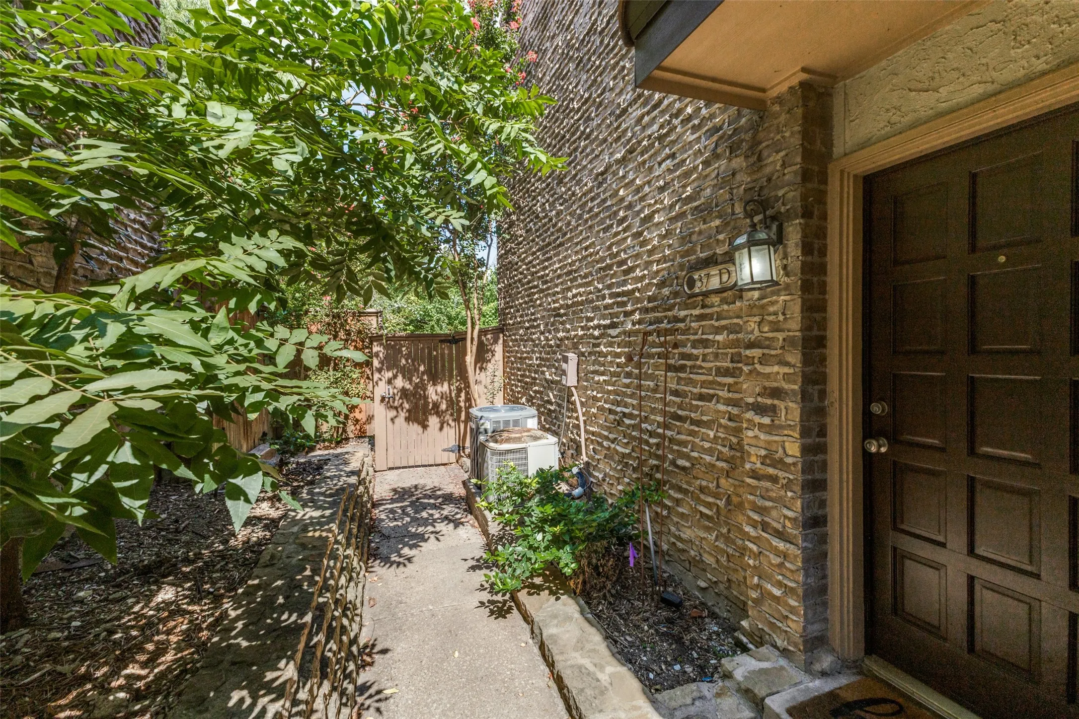 Condominium For Rent in Dallas County , 5626 Preston Oaks Road 37D, Dallas, Texas 75254, 2 Bedroom, 3 Bathroom, Garage spaces, 1,135 Sqft, built in 1981, mls#21382080, Real Estate Agent in Dallas, Homes For Rent in Dallas county, Homes For Rent in Dallas, Realtor in Dallas Texas, Real Estate Brokerage Independent Realty Texas, Luminita Cordes Realtor