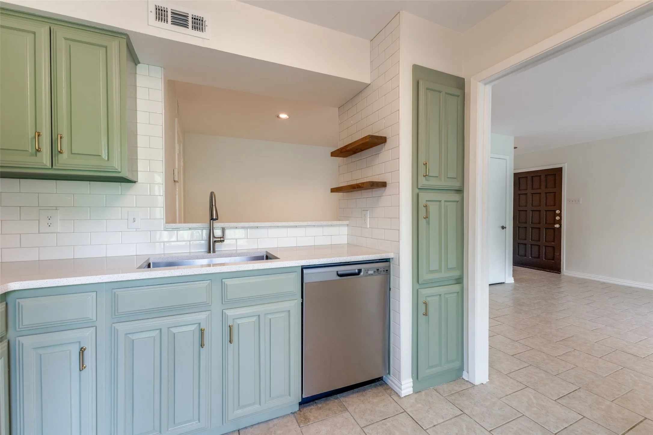 Condominium For Rent in Dallas County , 5626 Preston Oaks Road 37D, Dallas, Texas 75254, 2 Bedroom, 3 Bathroom, Garage spaces, 1,135 Sqft, built in 1981, mls#21382080, Real Estate Agent in Dallas, Homes For Rent in Dallas county, Homes For Rent in Dallas, Realtor in Dallas Texas, Real Estate Brokerage Independent Realty Texas, Luminita Cordes Realtor