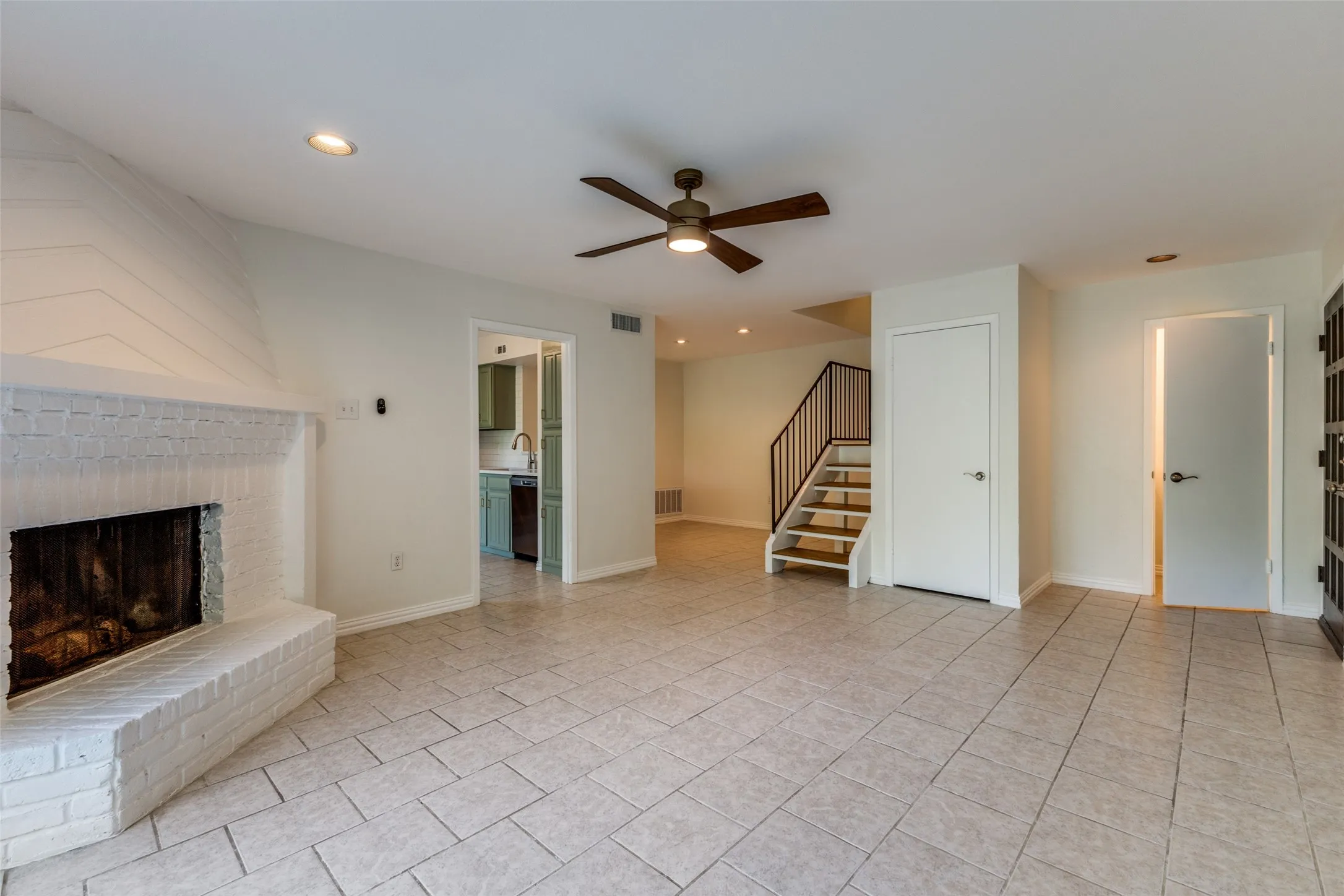 Condominium For Rent in Dallas County , 5626 Preston Oaks Road 37D, Dallas, Texas 75254, 2 Bedroom, 3 Bathroom, Garage spaces, 1,135 Sqft, built in 1981, mls#21382080, Real Estate Agent in Dallas, Homes For Rent in Dallas county, Homes For Rent in Dallas, Realtor in Dallas Texas, Real Estate Brokerage Independent Realty Texas, Luminita Cordes Realtor