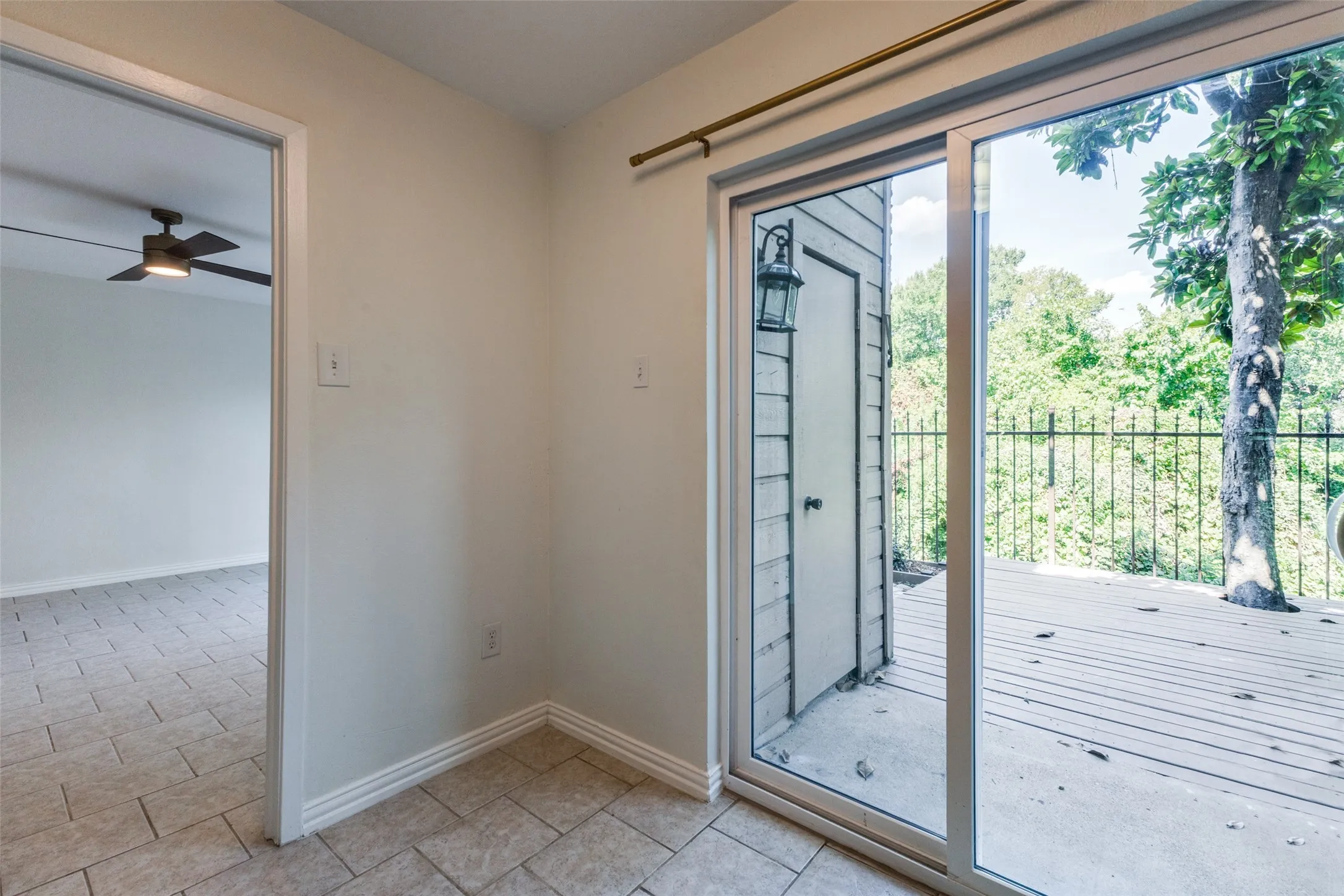 Condominium For Rent in Dallas County , 5626 Preston Oaks Road 37D, Dallas, Texas 75254, 2 Bedroom, 3 Bathroom, Garage spaces, 1,135 Sqft, built in 1981, mls#21382080, Real Estate Agent in Dallas, Homes For Rent in Dallas county, Homes For Rent in Dallas, Realtor in Dallas Texas, Real Estate Brokerage Independent Realty Texas, Luminita Cordes Realtor