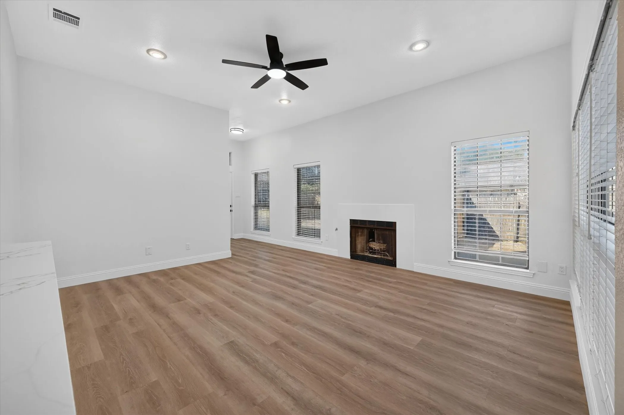 Townhouse For Rent in Tarrant County , 1246 W Hudgins Street 1248, Grapevine, Texas 76051, 3 Bedroom, 2 Bathroom, 2 Garage spaces, 2,876 Sqft, built in 1985, mls#21382847, Real Estate Agent in Grapevine, Homes For Rent in Tarrant county, Homes For Rent in Grapevine, Realtor in Grapevine Texas, Real Estate Brokerage Independent Realty Texas, Luminita Cordes Realtor