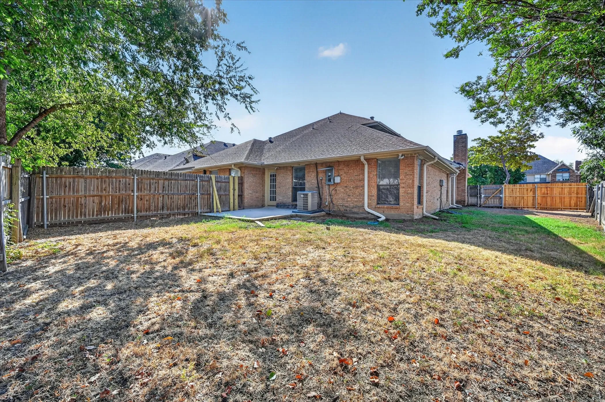 Townhouse For Rent in Tarrant County , 1246 W Hudgins Street 1248, Grapevine, Texas 76051, 3 Bedroom, 2 Bathroom, 2 Garage spaces, 2,876 Sqft, built in 1985, mls#21382847, Real Estate Agent in Grapevine, Homes For Rent in Tarrant county, Homes For Rent in Grapevine, Realtor in Grapevine Texas, Real Estate Brokerage Independent Realty Texas, Luminita Cordes Realtor