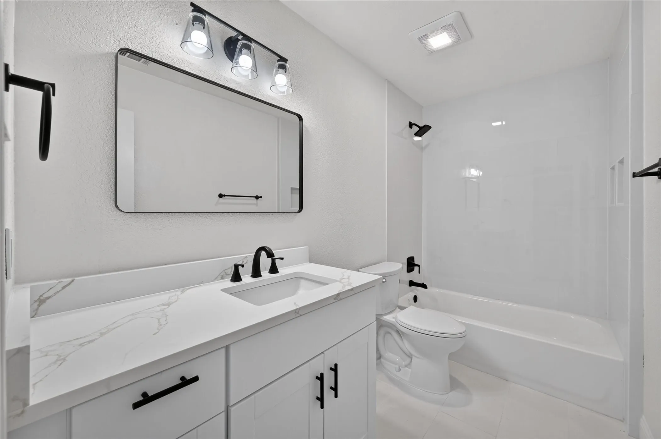 Townhouse For Rent in Tarrant County , 1246 W Hudgins Street 1248, Grapevine, Texas 76051, 3 Bedroom, 2 Bathroom, 2 Garage spaces, 2,876 Sqft, built in 1985, mls#21382847, Real Estate Agent in Grapevine, Homes For Rent in Tarrant county, Homes For Rent in Grapevine, Realtor in Grapevine Texas, Real Estate Brokerage Independent Realty Texas, Luminita Cordes Realtor