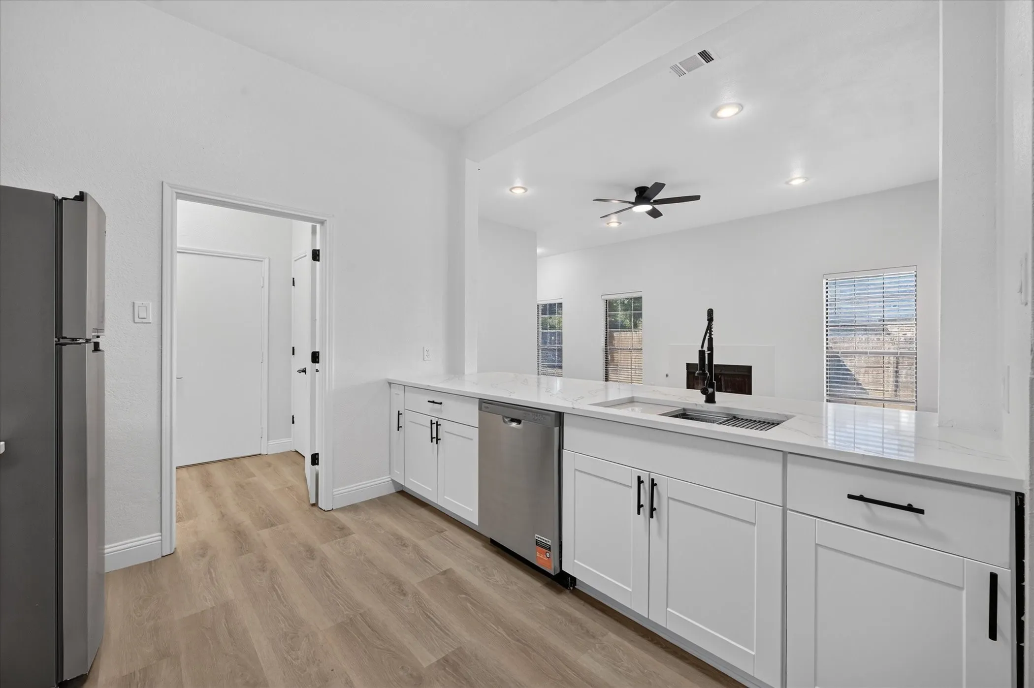 Townhouse For Rent in Tarrant County , 1246 W Hudgins Street 1248, Grapevine, Texas 76051, 3 Bedroom, 2 Bathroom, 2 Garage spaces, 2,876 Sqft, built in 1985, mls#21382847, Real Estate Agent in Grapevine, Homes For Rent in Tarrant county, Homes For Rent in Grapevine, Realtor in Grapevine Texas, Real Estate Brokerage Independent Realty Texas, Luminita Cordes Realtor