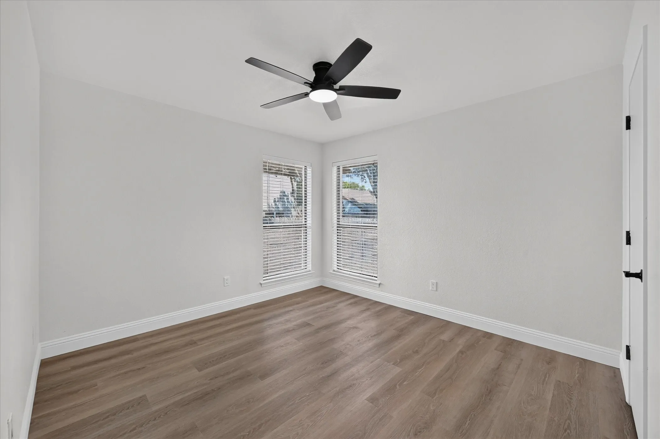 Townhouse For Rent in Tarrant County , 1246 W Hudgins Street 1248, Grapevine, Texas 76051, 3 Bedroom, 2 Bathroom, 2 Garage spaces, 2,876 Sqft, built in 1985, mls#21382847, Real Estate Agent in Grapevine, Homes For Rent in Tarrant county, Homes For Rent in Grapevine, Realtor in Grapevine Texas, Real Estate Brokerage Independent Realty Texas, Luminita Cordes Realtor