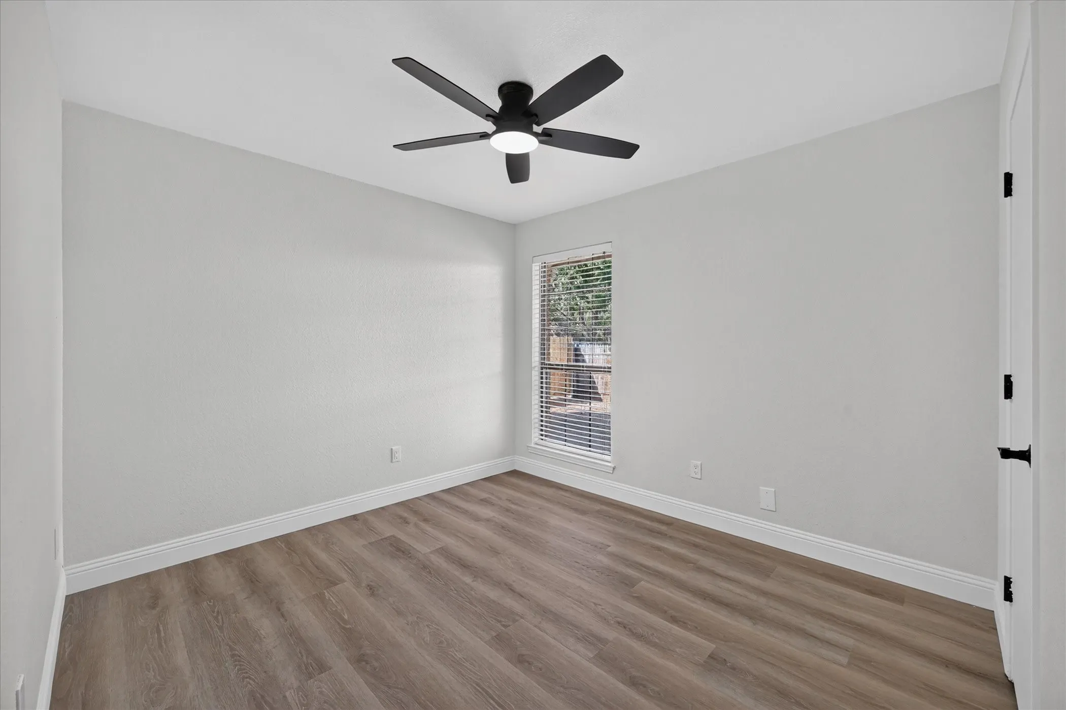 Townhouse For Rent in Tarrant County , 1246 W Hudgins Street 1248, Grapevine, Texas 76051, 3 Bedroom, 2 Bathroom, 2 Garage spaces, 2,876 Sqft, built in 1985, mls#21382847, Real Estate Agent in Grapevine, Homes For Rent in Tarrant county, Homes For Rent in Grapevine, Realtor in Grapevine Texas, Real Estate Brokerage Independent Realty Texas, Luminita Cordes Realtor