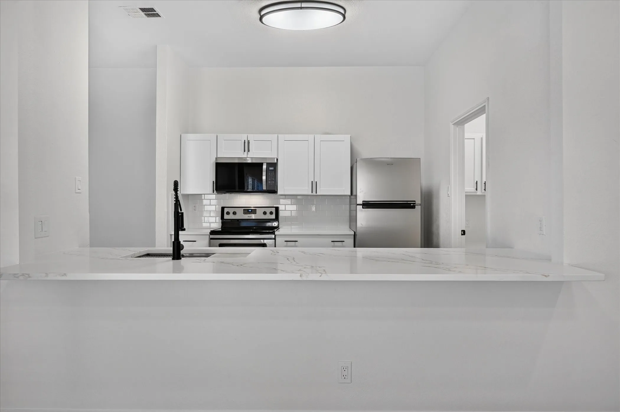 Townhouse For Rent in Tarrant County , 1246 W Hudgins Street 1248, Grapevine, Texas 76051, 3 Bedroom, 2 Bathroom, 2 Garage spaces, 2,876 Sqft, built in 1985, mls#21382847, Real Estate Agent in Grapevine, Homes For Rent in Tarrant county, Homes For Rent in Grapevine, Realtor in Grapevine Texas, Real Estate Brokerage Independent Realty Texas, Luminita Cordes Realtor