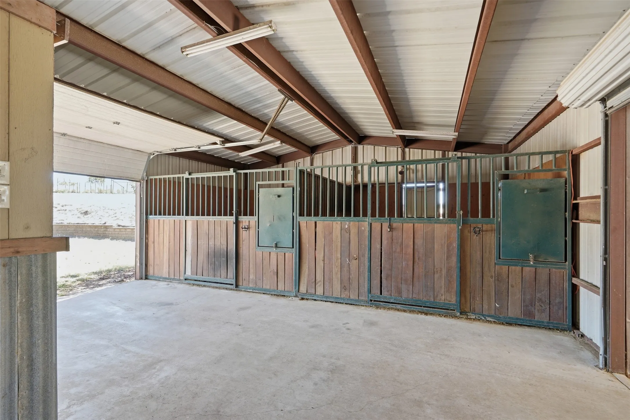 Single Family Residence For Sale in Parker County , 5225 Old Brock Road, Weatherford, Texas 76087, 4 Bedroom, 2 Bathroom, 2 Garage spaces, 2,214 Sqft, built in 2006, mls#21380558, Real Estate Agent in Weatherford, Homes For Sale in Parker county, Homes For Sale in Weatherford, Realtor in Weatherford Texas, Real Estate Brokerage Independent Realty Texas, Luminita Cordes Realtor