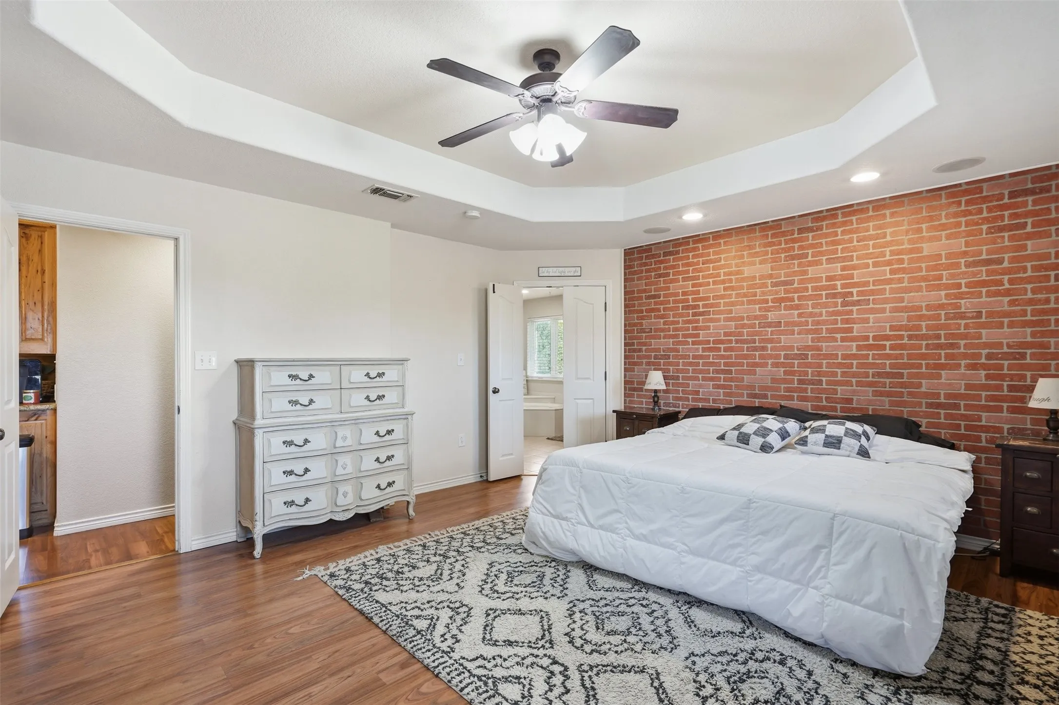 Single Family Residence For Sale in Parker County , 5225 Old Brock Road, Weatherford, Texas 76087, 4 Bedroom, 2 Bathroom, 2 Garage spaces, 2,214 Sqft, built in 2006, mls#21380558, Real Estate Agent in Weatherford, Homes For Sale in Parker county, Homes For Sale in Weatherford, Realtor in Weatherford Texas, Real Estate Brokerage Independent Realty Texas, Luminita Cordes Realtor