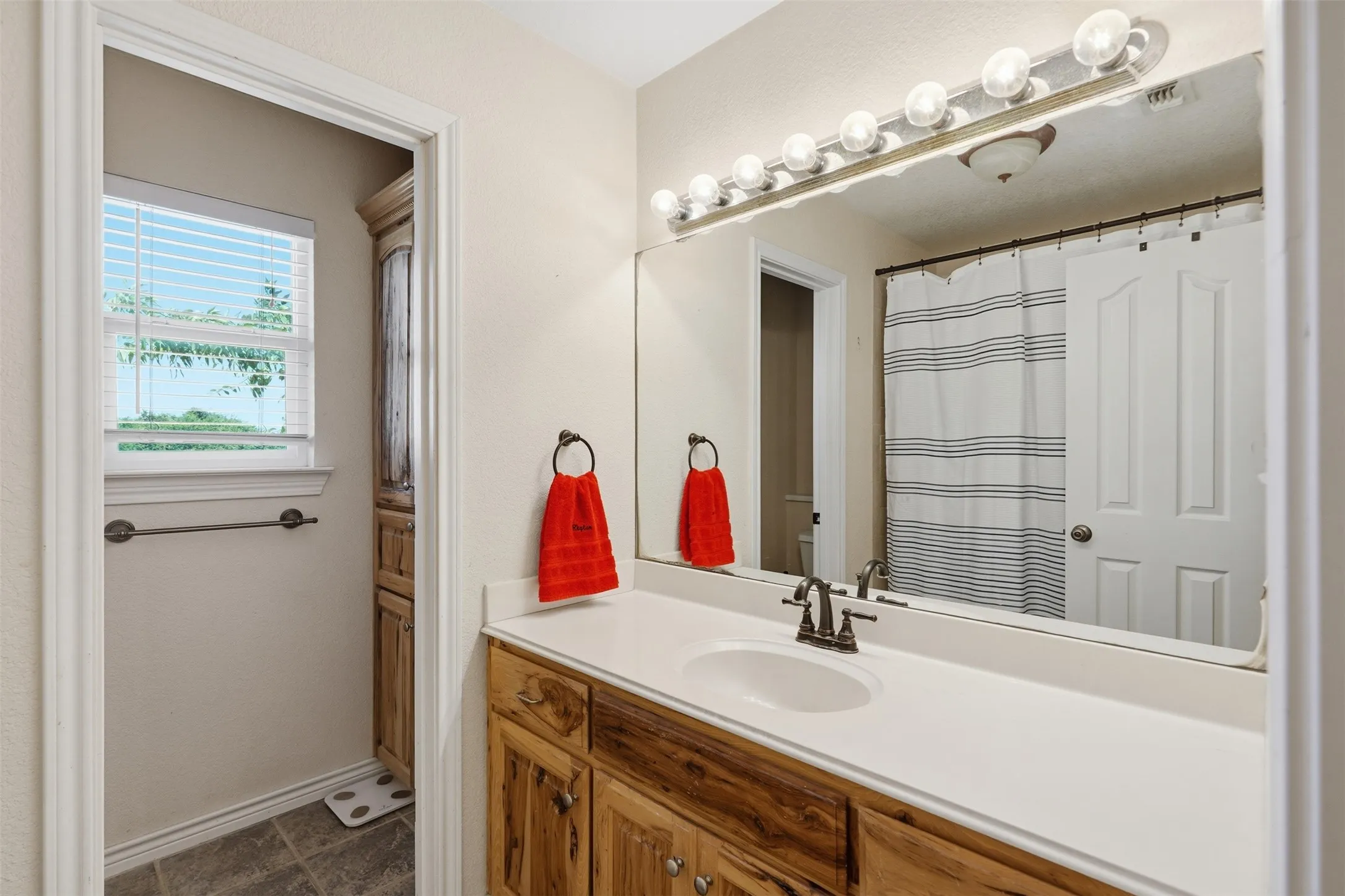 Single Family Residence For Sale in Parker County , 5225 Old Brock Road, Weatherford, Texas 76087, 4 Bedroom, 2 Bathroom, 2 Garage spaces, 2,214 Sqft, built in 2006, mls#21380558, Real Estate Agent in Weatherford, Homes For Sale in Parker county, Homes For Sale in Weatherford, Realtor in Weatherford Texas, Real Estate Brokerage Independent Realty Texas, Luminita Cordes Realtor