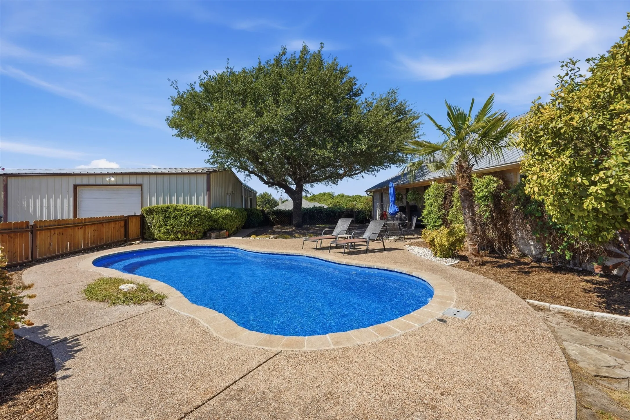 Single Family Residence For Sale in Parker County , 5225 Old Brock Road, Weatherford, Texas 76087, 4 Bedroom, 2 Bathroom, 2 Garage spaces, 2,214 Sqft, built in 2006, mls#21380558, Real Estate Agent in Weatherford, Homes For Sale in Parker county, Homes For Sale in Weatherford, Realtor in Weatherford Texas, Real Estate Brokerage Independent Realty Texas, Luminita Cordes Realtor
