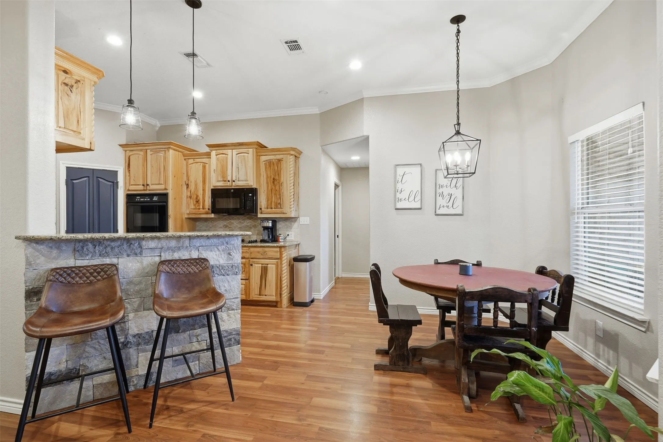 Single Family Residence For Sale in Parker County , 5225 Old Brock Road, Weatherford, Texas 76087, 4 Bedroom, 2 Bathroom, 2 Garage spaces, 2,214 Sqft, built in 2006, mls#21380558, Real Estate Agent in Weatherford, Homes For Sale in Parker county, Homes For Sale in Weatherford, Realtor in Weatherford Texas, Real Estate Brokerage Independent Realty Texas, Luminita Cordes Realtor
