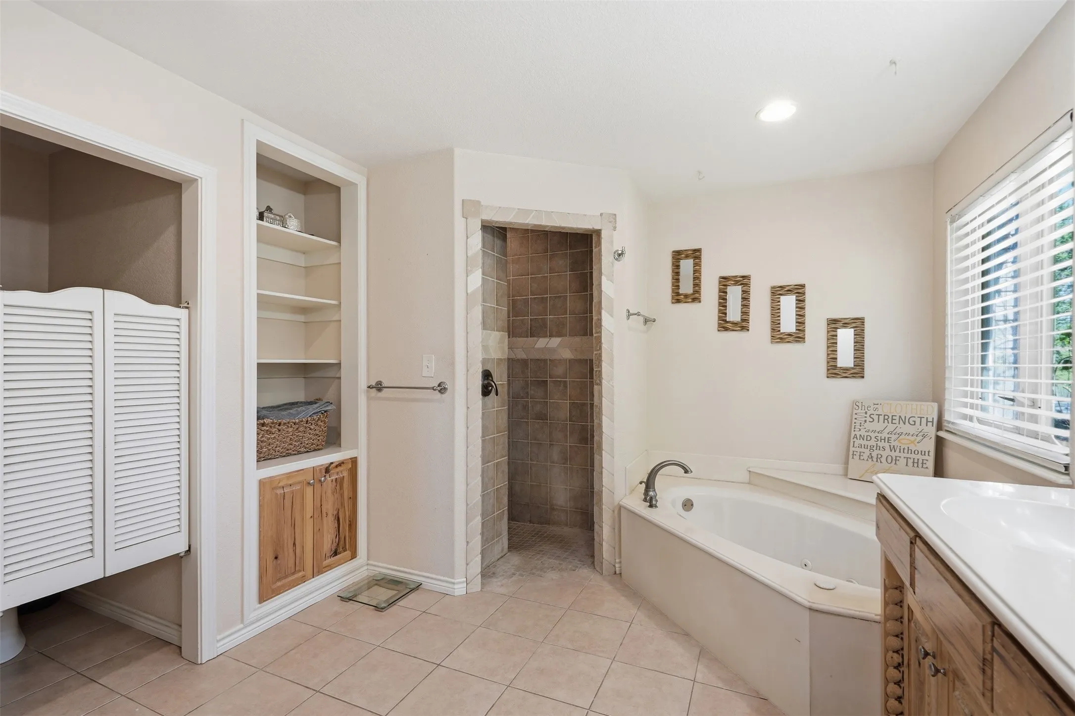 Single Family Residence For Sale in Parker County , 5225 Old Brock Road, Weatherford, Texas 76087, 4 Bedroom, 2 Bathroom, 2 Garage spaces, 2,214 Sqft, built in 2006, mls#21380558, Real Estate Agent in Weatherford, Homes For Sale in Parker county, Homes For Sale in Weatherford, Realtor in Weatherford Texas, Real Estate Brokerage Independent Realty Texas, Luminita Cordes Realtor