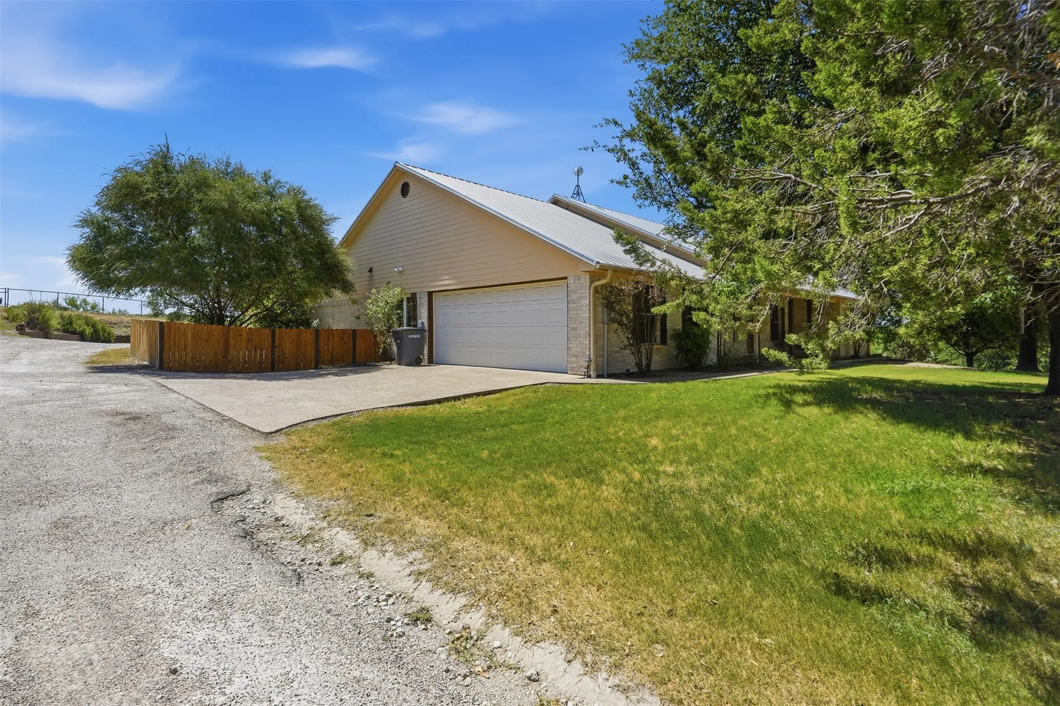 Single Family Residence For Sale in Parker County , 5225 Old Brock Road, Weatherford, Texas 76087, 4 Bedroom, 2 Bathroom, 2 Garage spaces, 2,214 Sqft, built in 2006, mls#21380558, Real Estate Agent in Weatherford, Homes For Sale in Parker county, Homes For Sale in Weatherford, Realtor in Weatherford Texas, Real Estate Brokerage Independent Realty Texas, Luminita Cordes Realtor
