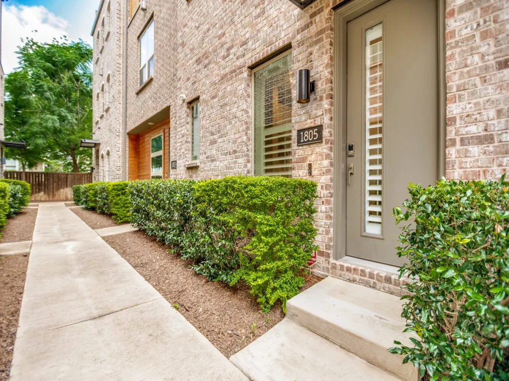 Townhouse For Sale in Dallas County , 1805 Granite Falls Court, Dallas, Texas 75204, 2 Bedroom, 3 Bathroom, 2 Garage spaces, 1,643 Sqft, built in 2019, mls#21375226, Real Estate Agent in Dallas, Homes For Sale in Dallas county, Homes For Sale in Dallas, Realtor in Dallas Texas, Real Estate Brokerage Independent Realty Texas, Luminita Cordes Realtor