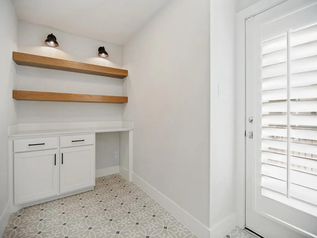 4th floor bonus space - perfect for entertaining on the roof deck or could be used for an add'l office space