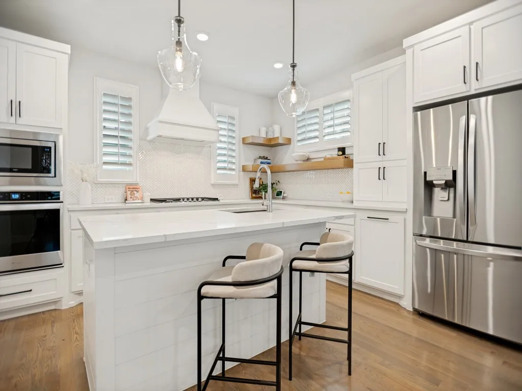 Townhouse For Sale in Dallas County , 1805 Granite Falls Court, Dallas, Texas 75204, 2 Bedroom, 3 Bathroom, 2 Garage spaces, 1,643 Sqft, built in 2019, mls#21375226, Real Estate Agent in Dallas, Homes For Sale in Dallas county, Homes For Sale in Dallas, Realtor in Dallas Texas, Real Estate Brokerage Independent Realty Texas, Luminita Cordes Realtor