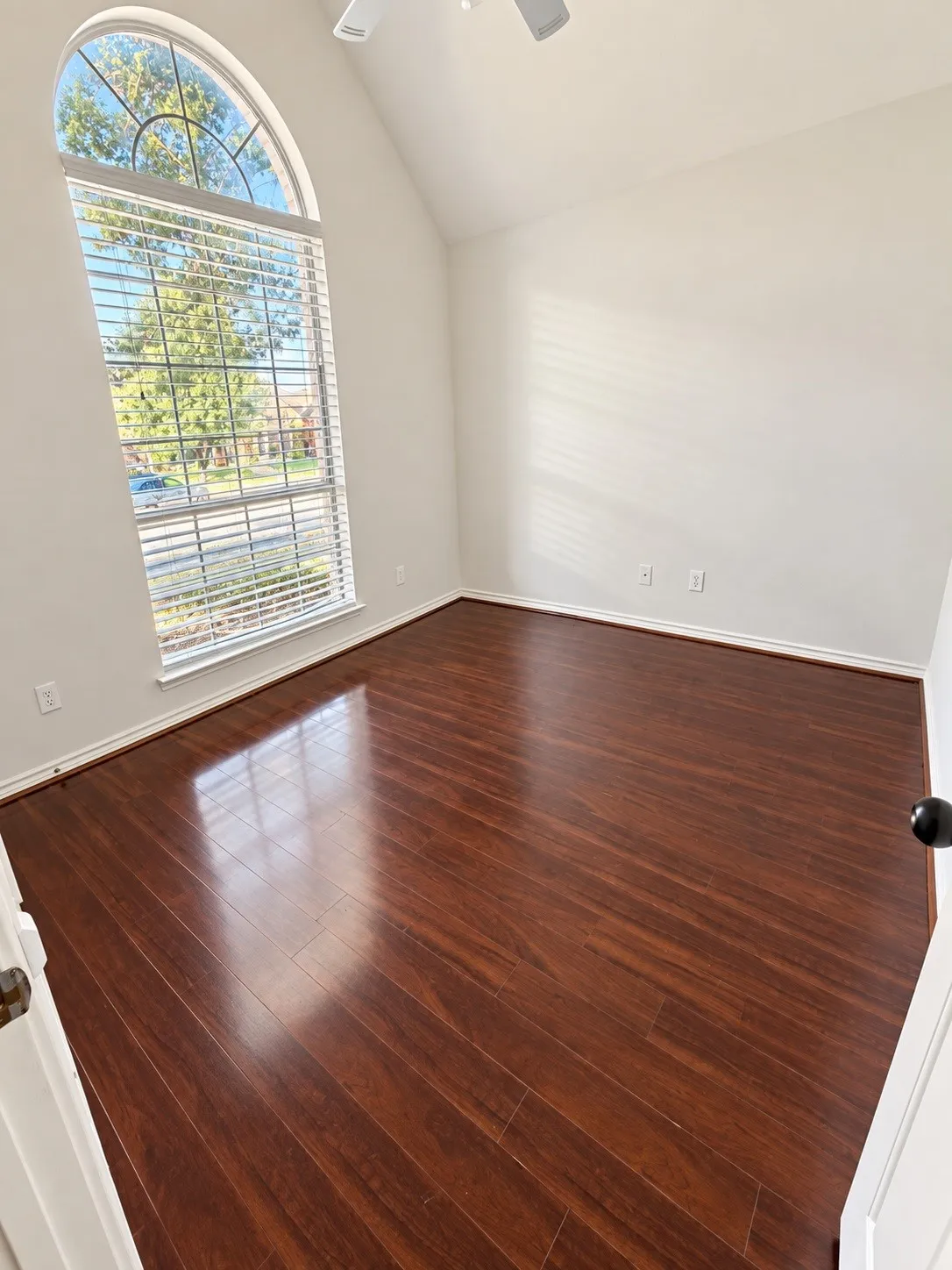 Single Family Residence For Sale in Collin County , 3900 Newhall Drive, Plano, Texas 75023, 3 Bedroom, 2 Bathroom, 2 Garage spaces, 1,993 Sqft, built in 1993, mls#21380873, Real Estate Agent in Plano, Homes For Sale in Collin county, Homes For Sale in Plano, Realtor in Plano Texas, Real Estate Brokerage Independent Realty Texas, Luminita Cordes Realtor