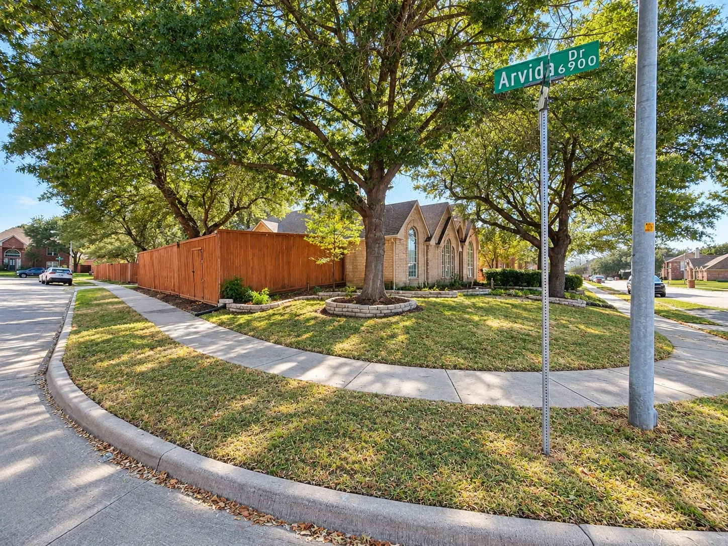 Single Family Residence For Sale in Collin County , 3900 Newhall Drive, Plano, Texas 75023, 3 Bedroom, 2 Bathroom, 2 Garage spaces, 1,993 Sqft, built in 1993, mls#21380873, Real Estate Agent in Plano, Homes For Sale in Collin county, Homes For Sale in Plano, Realtor in Plano Texas, Real Estate Brokerage Independent Realty Texas, Luminita Cordes Realtor