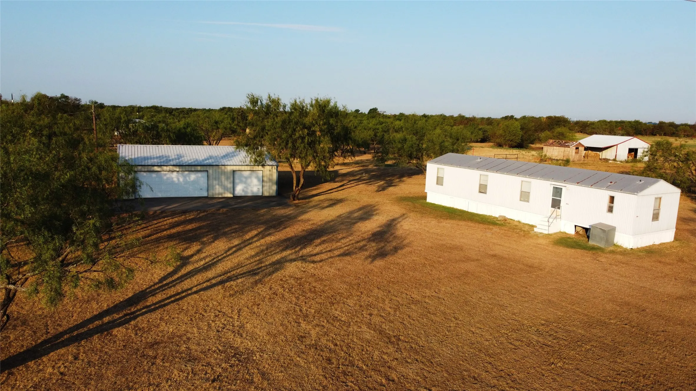 Manufactured Home For Sale in Kaufman County , 1010 County Road 136a, Terrell, Texas 75161, 2 Bedroom, 2 Bathroom, 3 Garage spaces, 896 Sqft, built in 1999, mls#21382719, Real Estate Agent in Terrell, Homes For Sale in Kaufman county, Homes For Sale in Terrell, Realtor in Terrell Texas, Real Estate Brokerage Independent Realty Texas, Luminita Cordes Realtor