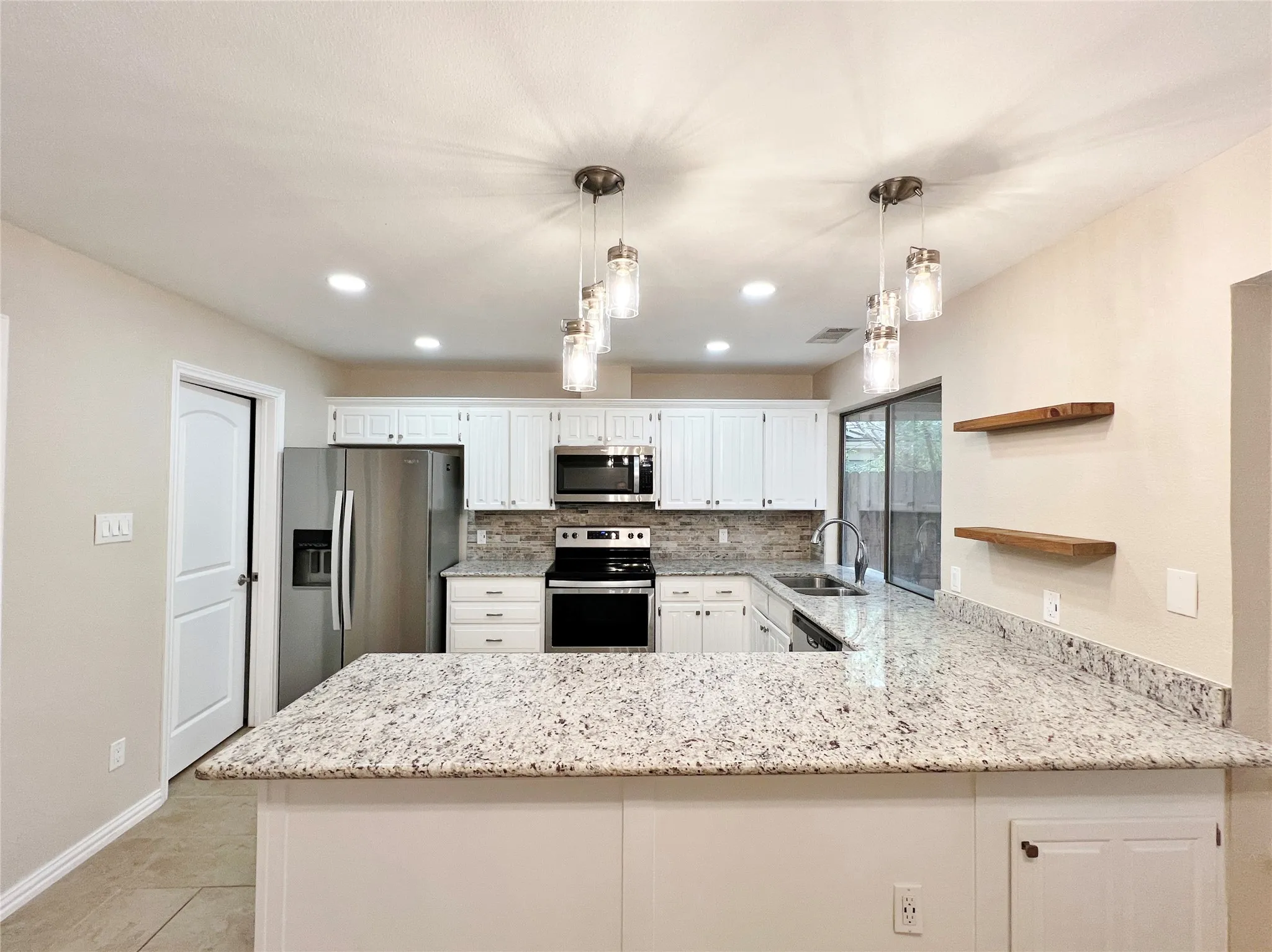 Single Family Residence For Rent in Tarrant County , 3101 Murphy Drive, Bedford, Texas 76021, 3 Bedroom, 2 Bathroom, 2 Garage spaces, 1,699 Sqft, built in 1979, mls#21382909, Real Estate Agent in Bedford, Homes For Rent in Tarrant county, Homes For Rent in Bedford, Realtor in Bedford Texas, Real Estate Brokerage Independent Realty Texas, Luminita Cordes Realtor