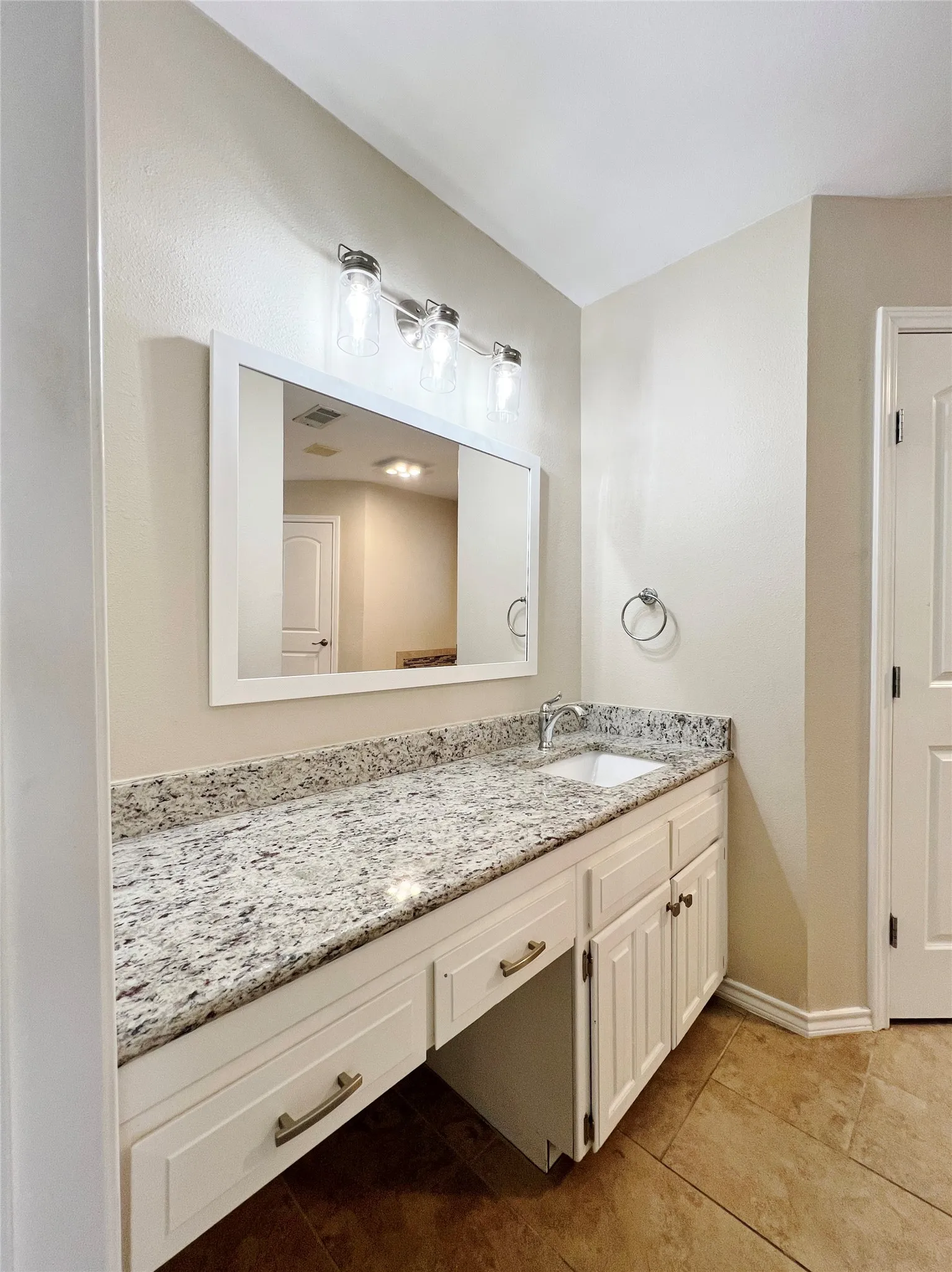 Single Family Residence For Rent in Tarrant County , 3101 Murphy Drive, Bedford, Texas 76021, 3 Bedroom, 2 Bathroom, 2 Garage spaces, 1,699 Sqft, built in 1979, mls#21382909, Real Estate Agent in Bedford, Homes For Rent in Tarrant county, Homes For Rent in Bedford, Realtor in Bedford Texas, Real Estate Brokerage Independent Realty Texas, Luminita Cordes Realtor