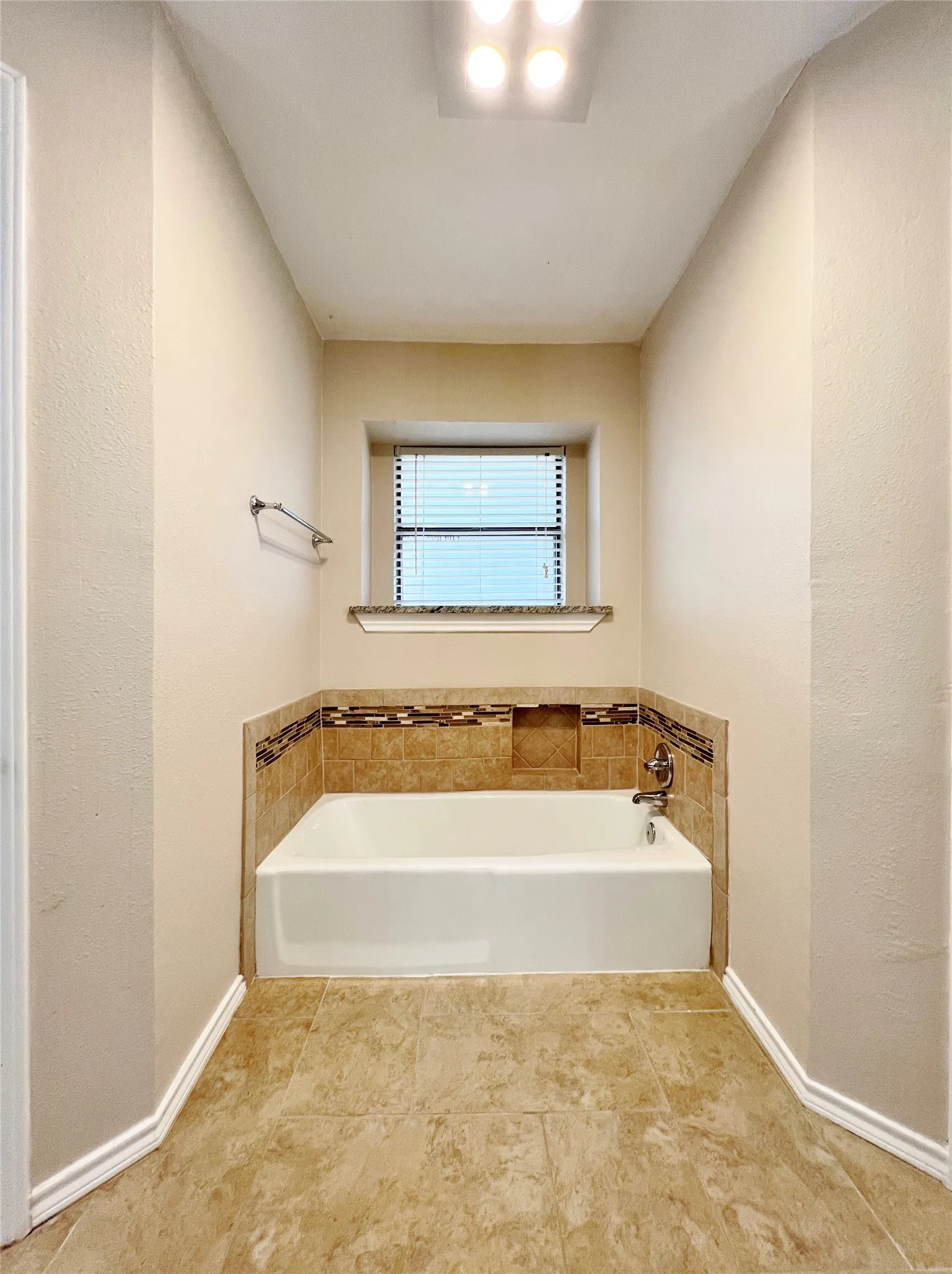 Single Family Residence For Rent in Tarrant County , 3101 Murphy Drive, Bedford, Texas 76021, 3 Bedroom, 2 Bathroom, 2 Garage spaces, 1,699 Sqft, built in 1979, mls#21382909, Real Estate Agent in Bedford, Homes For Rent in Tarrant county, Homes For Rent in Bedford, Realtor in Bedford Texas, Real Estate Brokerage Independent Realty Texas, Luminita Cordes Realtor
