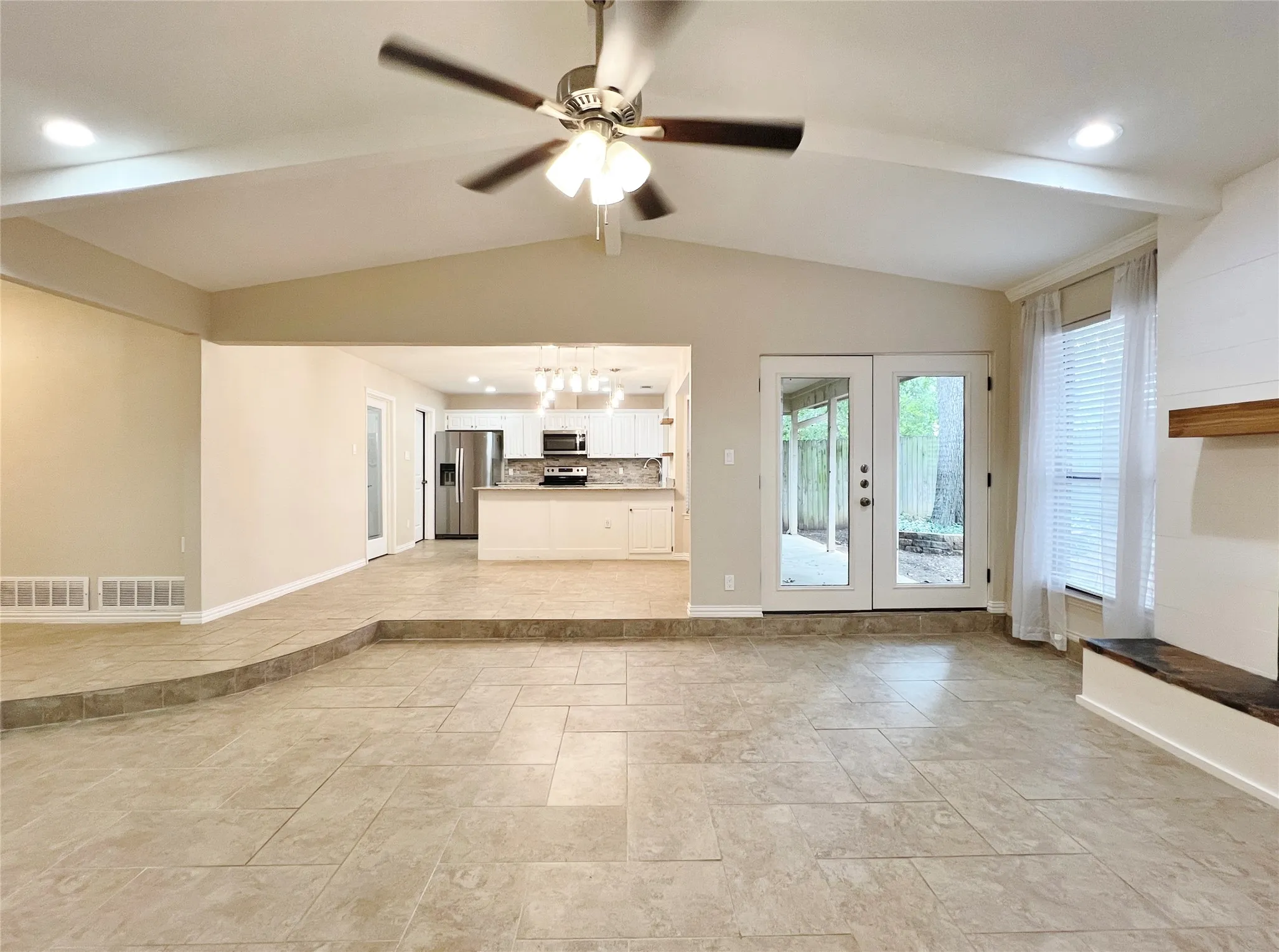 Single Family Residence For Rent in Tarrant County , 3101 Murphy Drive, Bedford, Texas 76021, 3 Bedroom, 2 Bathroom, 2 Garage spaces, 1,699 Sqft, built in 1979, mls#21382909, Real Estate Agent in Bedford, Homes For Rent in Tarrant county, Homes For Rent in Bedford, Realtor in Bedford Texas, Real Estate Brokerage Independent Realty Texas, Luminita Cordes Realtor