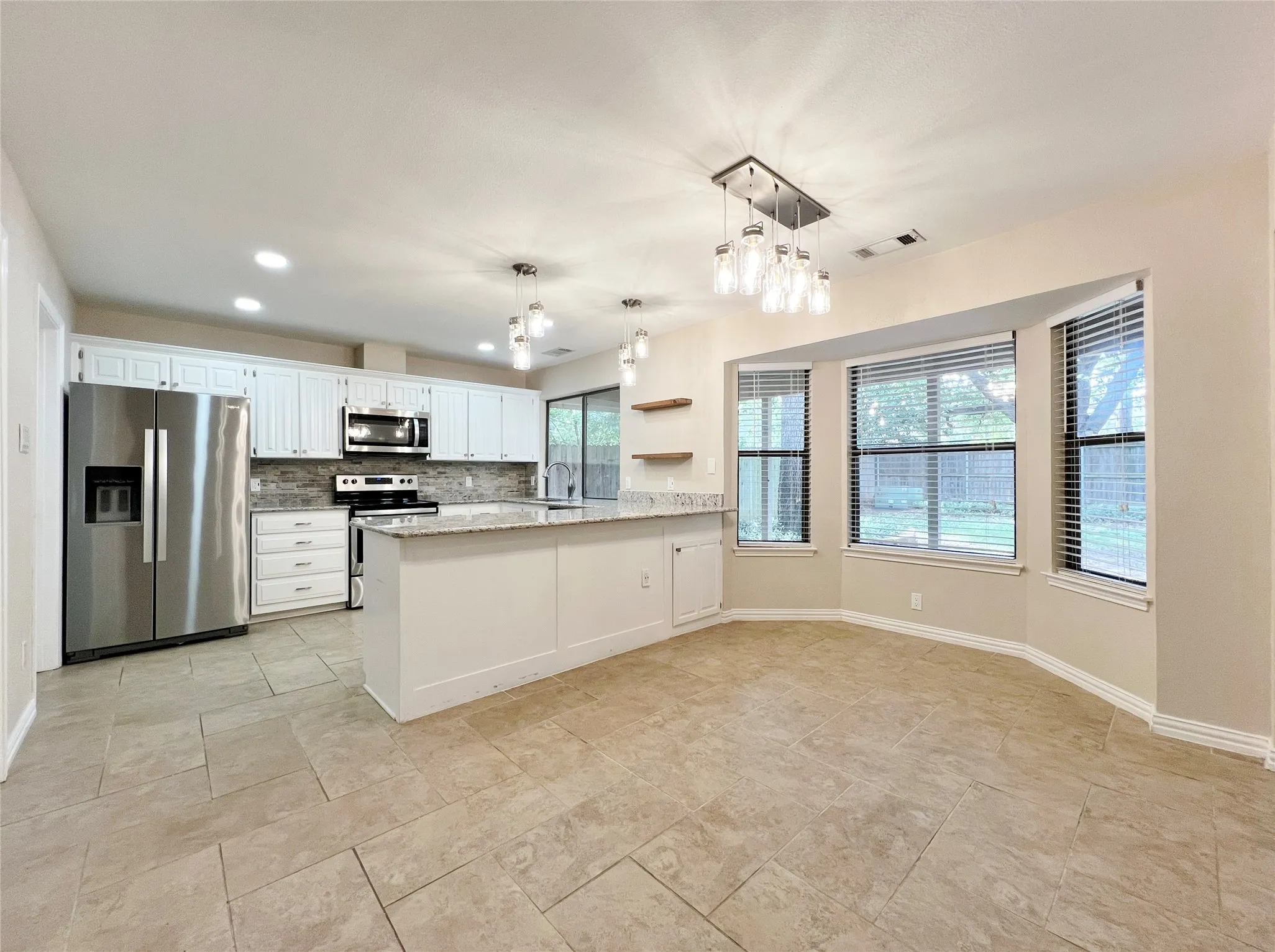Single Family Residence For Rent in Tarrant County , 3101 Murphy Drive, Bedford, Texas 76021, 3 Bedroom, 2 Bathroom, 2 Garage spaces, 1,699 Sqft, built in 1979, mls#21382909, Real Estate Agent in Bedford, Homes For Rent in Tarrant county, Homes For Rent in Bedford, Realtor in Bedford Texas, Real Estate Brokerage Independent Realty Texas, Luminita Cordes Realtor