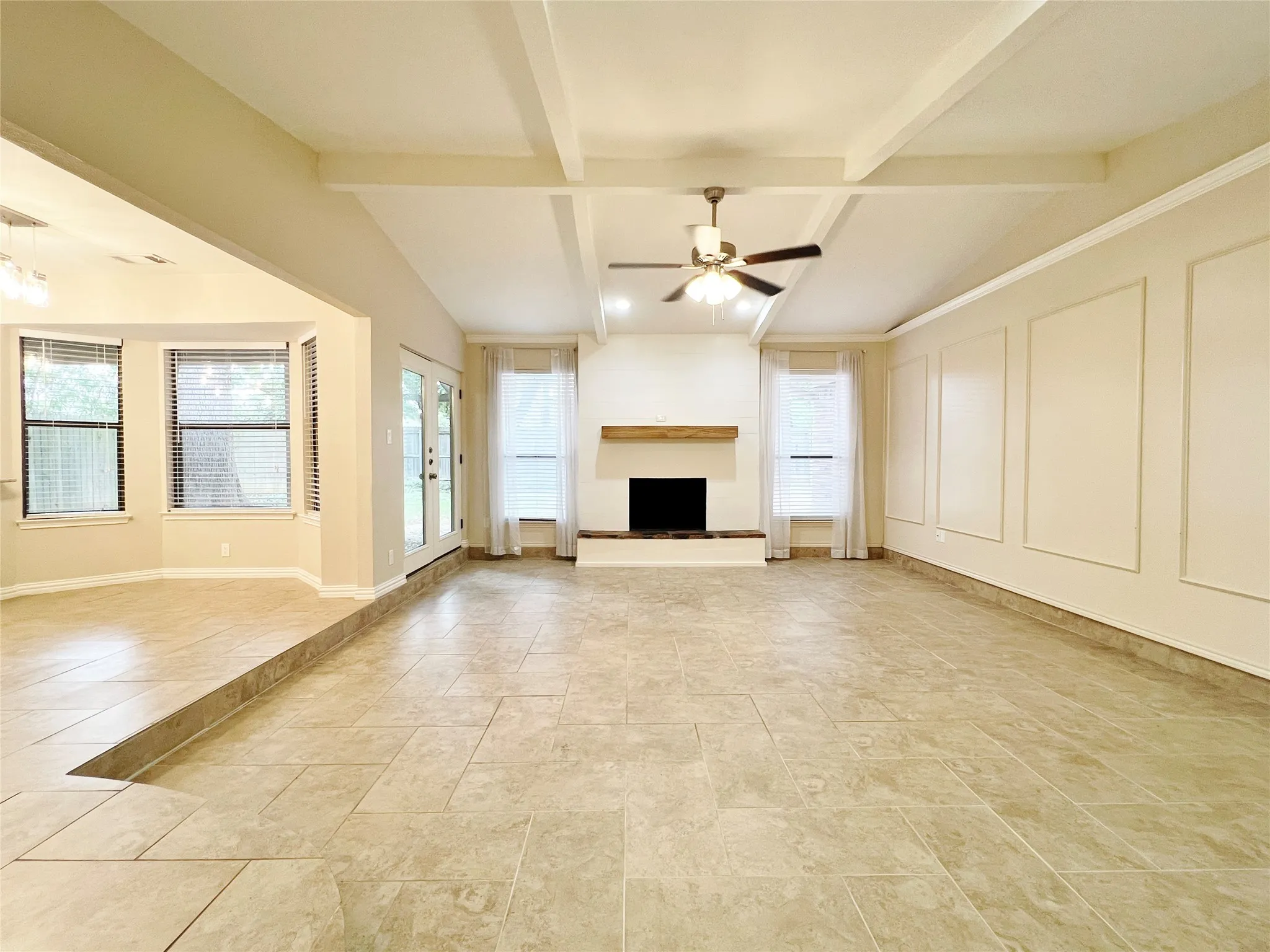Single Family Residence For Rent in Tarrant County , 3101 Murphy Drive, Bedford, Texas 76021, 3 Bedroom, 2 Bathroom, 2 Garage spaces, 1,699 Sqft, built in 1979, mls#21382909, Real Estate Agent in Bedford, Homes For Rent in Tarrant county, Homes For Rent in Bedford, Realtor in Bedford Texas, Real Estate Brokerage Independent Realty Texas, Luminita Cordes Realtor