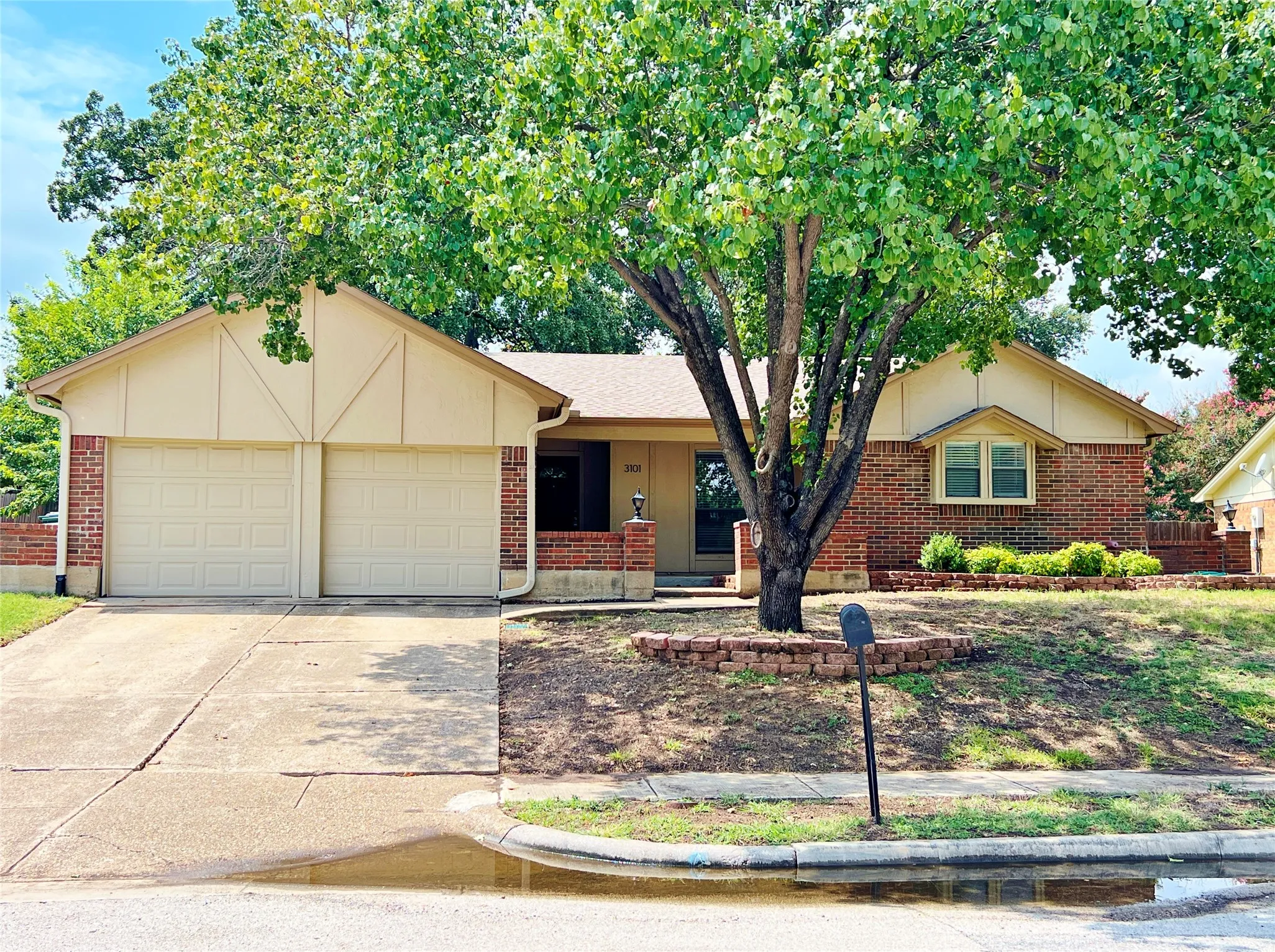 Single Family Residence For Rent in Tarrant County , 3101 Murphy Drive, Bedford, Texas 76021, 3 Bedroom, 2 Bathroom, 2 Garage spaces, 1,699 Sqft, built in 1979, mls#21382909, Real Estate Agent in Bedford, Homes For Rent in Tarrant county, Homes For Rent in Bedford, Realtor in Bedford Texas, Real Estate Brokerage Independent Realty Texas, Luminita Cordes Realtor
