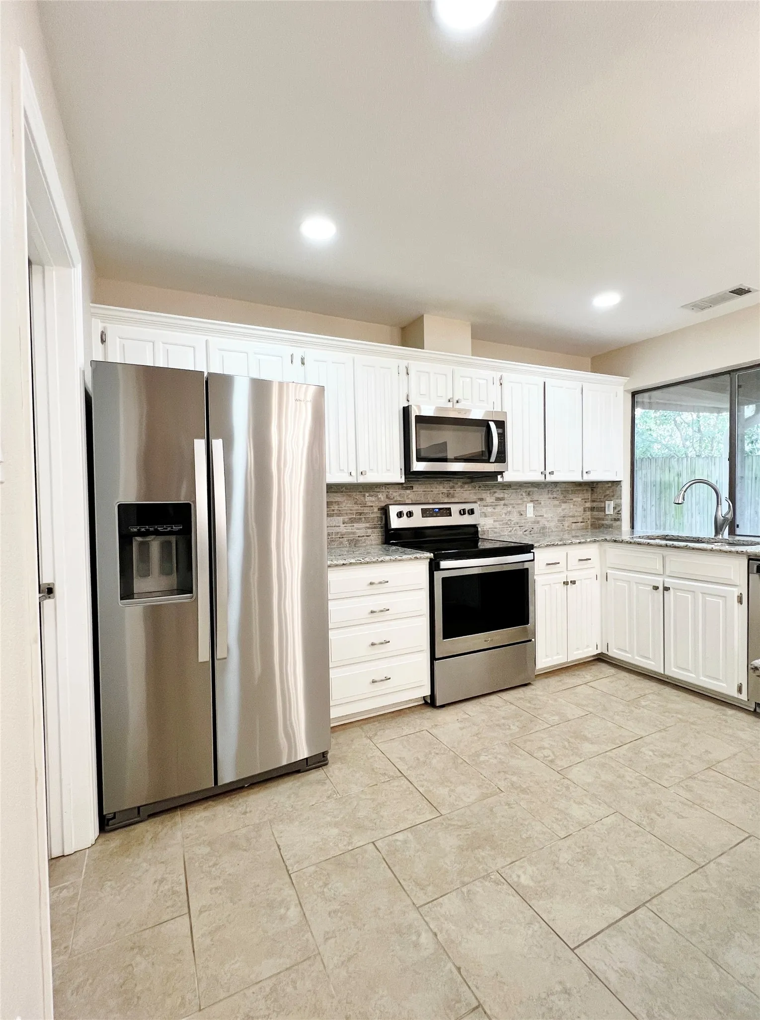 Single Family Residence For Rent in Tarrant County , 3101 Murphy Drive, Bedford, Texas 76021, 3 Bedroom, 2 Bathroom, 2 Garage spaces, 1,699 Sqft, built in 1979, mls#21382909, Real Estate Agent in Bedford, Homes For Rent in Tarrant county, Homes For Rent in Bedford, Realtor in Bedford Texas, Real Estate Brokerage Independent Realty Texas, Luminita Cordes Realtor
