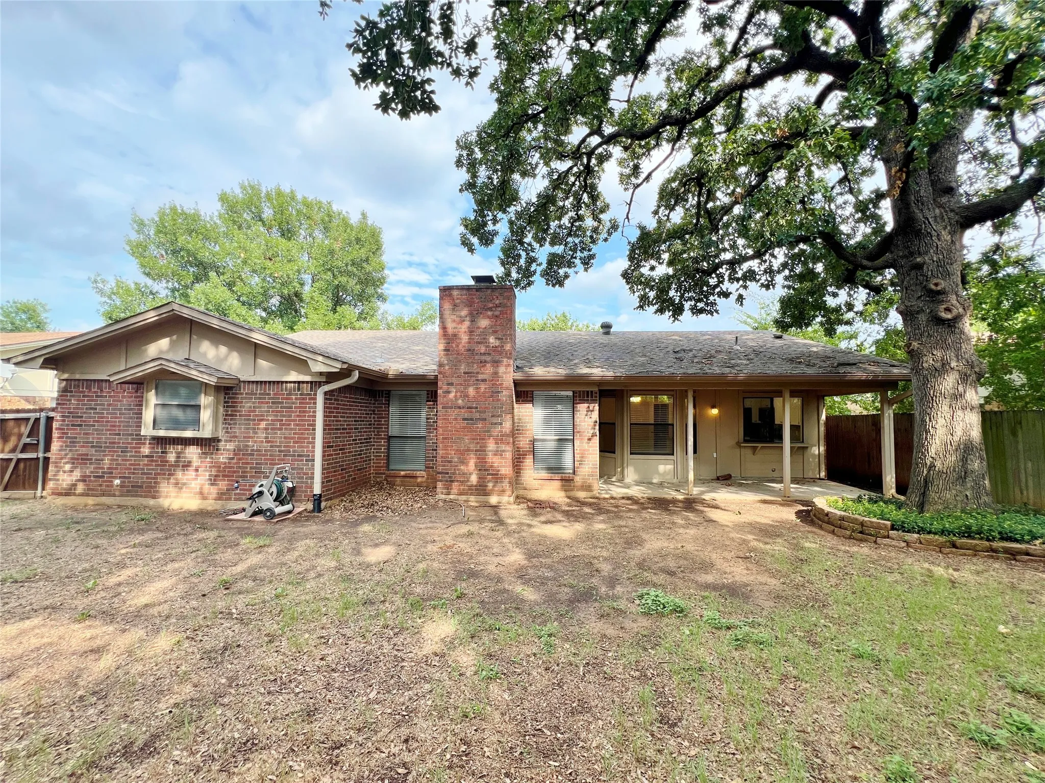 Single Family Residence For Rent in Tarrant County , 3101 Murphy Drive, Bedford, Texas 76021, 3 Bedroom, 2 Bathroom, 2 Garage spaces, 1,699 Sqft, built in 1979, mls#21382909, Real Estate Agent in Bedford, Homes For Rent in Tarrant county, Homes For Rent in Bedford, Realtor in Bedford Texas, Real Estate Brokerage Independent Realty Texas, Luminita Cordes Realtor