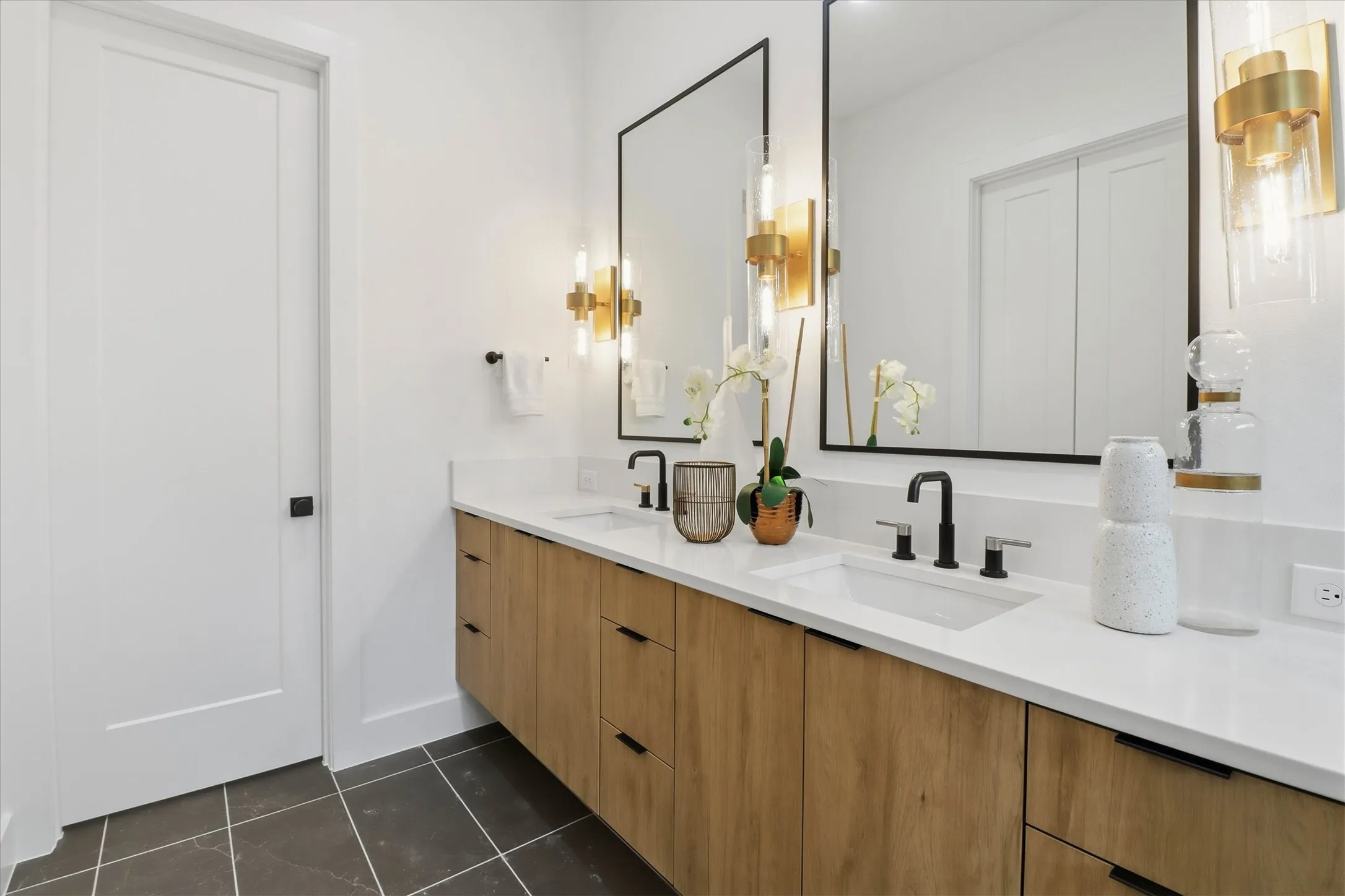 Duplex For Rent in Dallas County , 628 Wayne Street, Dallas, Texas 75223, 3 Bedroom, 3 Bathroom, 2 Garage spaces, 2,100 Sqft, built in 2026, mls#21382910, Real Estate Agent in Dallas, Homes For Rent in Dallas county, Homes For Rent in Dallas, Realtor in Dallas Texas, Real Estate Brokerage Independent Realty Texas, Luminita Cordes Realtor