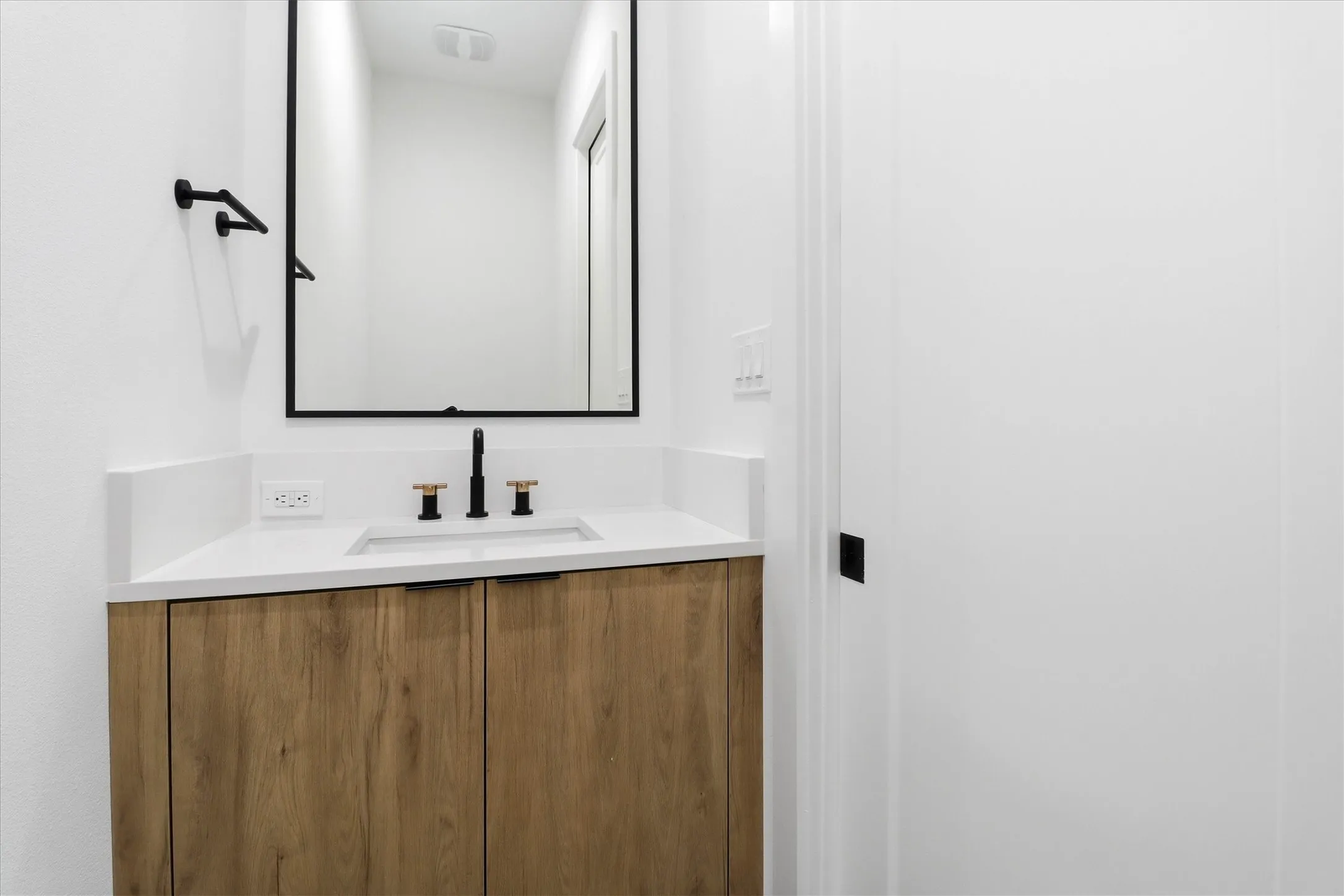 Duplex For Rent in Dallas County , 628 Wayne Street, Dallas, Texas 75223, 3 Bedroom, 3 Bathroom, 2 Garage spaces, 2,100 Sqft, built in 2026, mls#21382910, Real Estate Agent in Dallas, Homes For Rent in Dallas county, Homes For Rent in Dallas, Realtor in Dallas Texas, Real Estate Brokerage Independent Realty Texas, Luminita Cordes Realtor