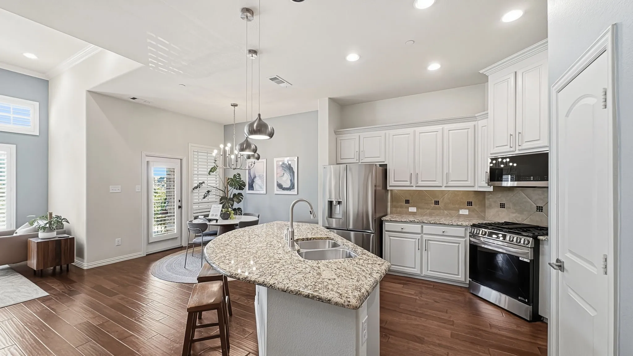 Townhouse For Sale in Dallas County , 6441 Naples Drive, Irving, Texas 75039, 2 Bedroom, 4 Bathroom, 2 Garage spaces, 1,985 Sqft, built in 2012, mls#21381619, Real Estate Agent in Irving, Homes For Sale in Dallas county, Homes For Sale in Irving, Realtor in Irving Texas, Real Estate Brokerage Independent Realty Texas, Luminita Cordes Realtor