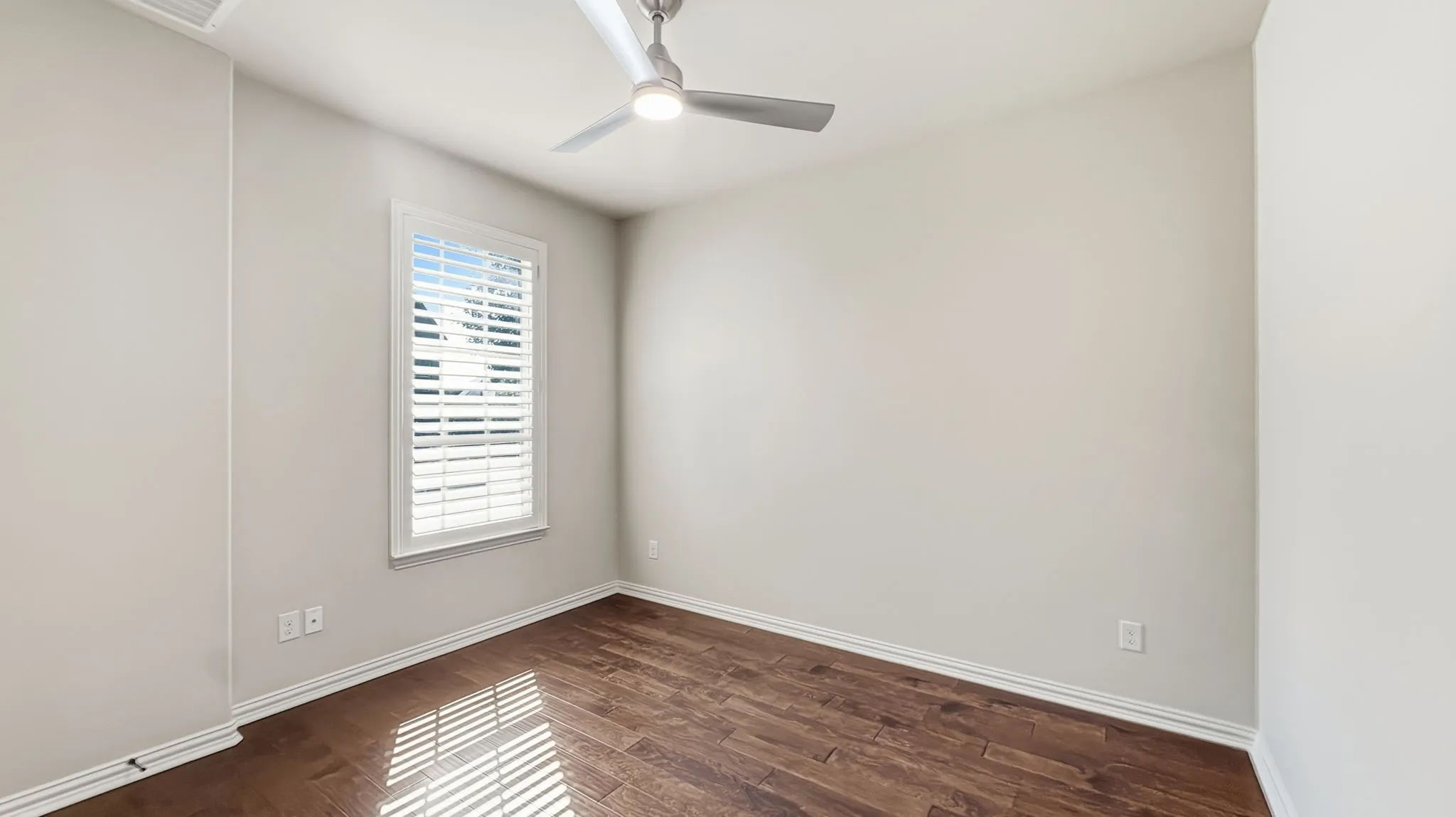 Townhouse For Sale in Dallas County , 6441 Naples Drive, Irving, Texas 75039, 2 Bedroom, 4 Bathroom, 2 Garage spaces, 1,985 Sqft, built in 2012, mls#21381619, Real Estate Agent in Irving, Homes For Sale in Dallas county, Homes For Sale in Irving, Realtor in Irving Texas, Real Estate Brokerage Independent Realty Texas, Luminita Cordes Realtor