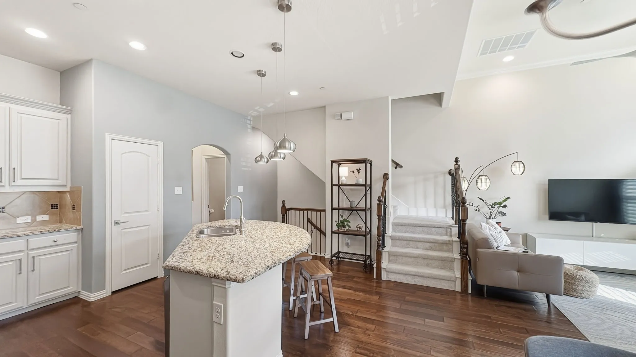 Townhouse For Sale in Dallas County , 6441 Naples Drive, Irving, Texas 75039, 2 Bedroom, 4 Bathroom, 2 Garage spaces, 1,985 Sqft, built in 2012, mls#21381619, Real Estate Agent in Irving, Homes For Sale in Dallas county, Homes For Sale in Irving, Realtor in Irving Texas, Real Estate Brokerage Independent Realty Texas, Luminita Cordes Realtor