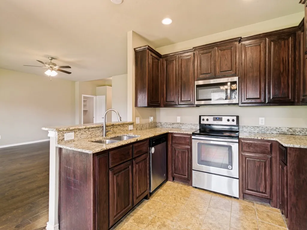 Single Family Residence For Rent in Denton County , 4009 Kensington Drive, Sanger, Texas 76266, 3 Bedroom, 2 Bathroom, 2 Garage spaces, 1,617 Sqft, built in 2018, mls#21382915, Real Estate Agent in Sanger, Homes For Rent in Denton county, Homes For Rent in Sanger, Realtor in Sanger Texas, Real Estate Brokerage Independent Realty Texas, Luminita Cordes Realtor