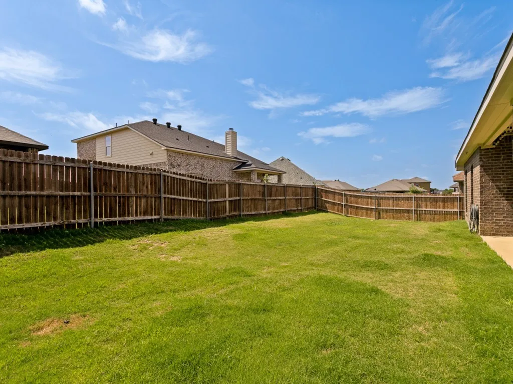 Single Family Residence For Rent in Denton County , 4009 Kensington Drive, Sanger, Texas 76266, 3 Bedroom, 2 Bathroom, 2 Garage spaces, 1,617 Sqft, built in 2018, mls#21382915, Real Estate Agent in Sanger, Homes For Rent in Denton county, Homes For Rent in Sanger, Realtor in Sanger Texas, Real Estate Brokerage Independent Realty Texas, Luminita Cordes Realtor