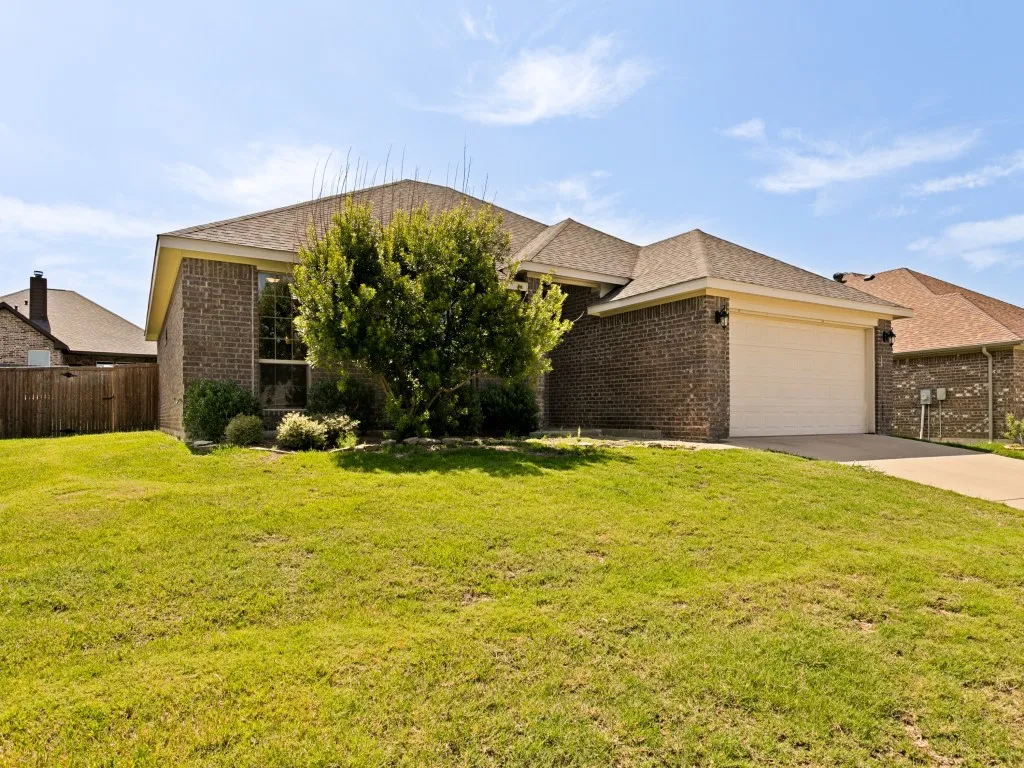 Single Family Residence For Rent in Denton County , 4009 Kensington Drive, Sanger, Texas 76266, 3 Bedroom, 2 Bathroom, 2 Garage spaces, 1,617 Sqft, built in 2018, mls#21382915, Real Estate Agent in Sanger, Homes For Rent in Denton county, Homes For Rent in Sanger, Realtor in Sanger Texas, Real Estate Brokerage Independent Realty Texas, Luminita Cordes Realtor