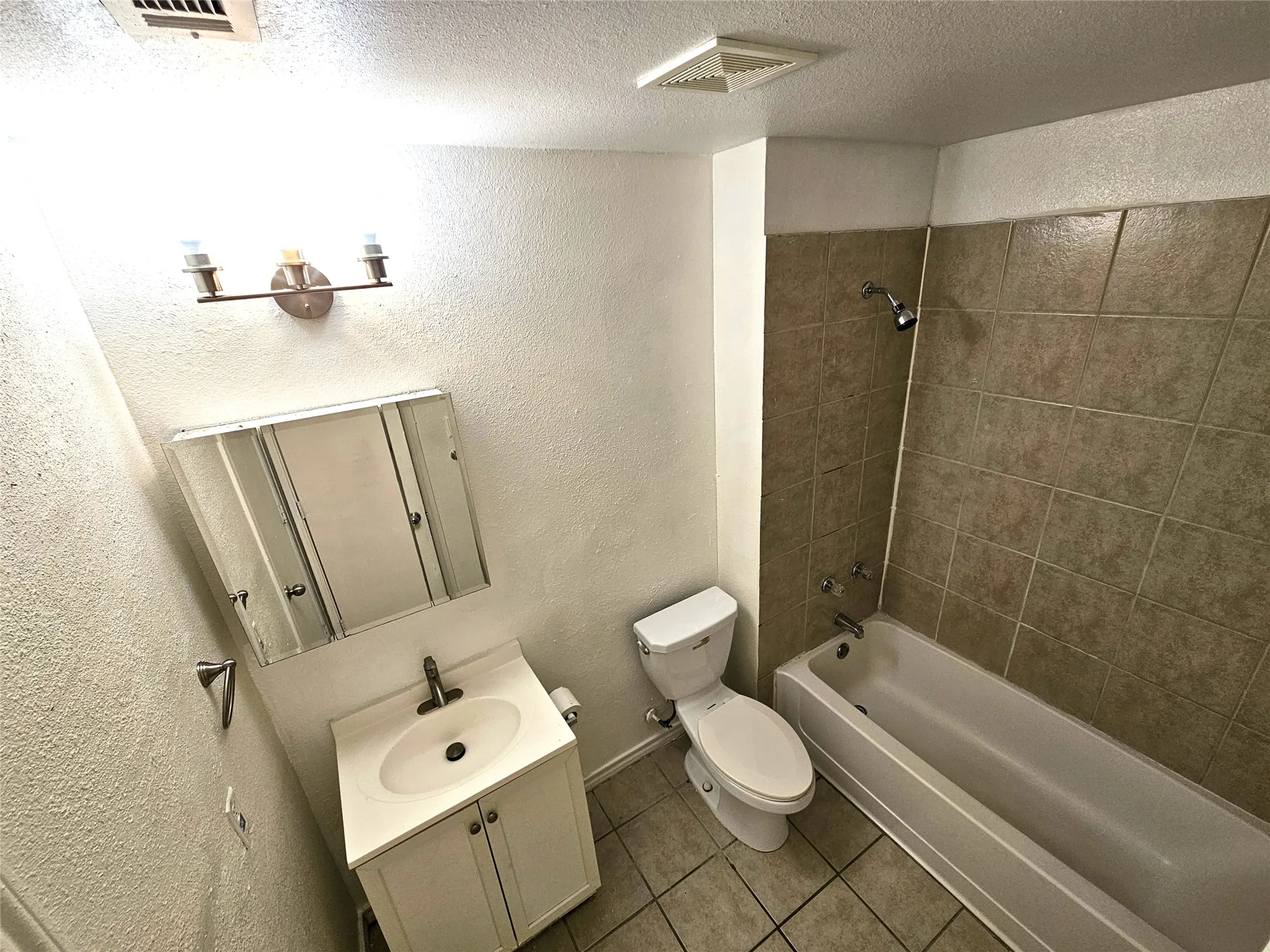 Duplex For Sale in Tarrant County , 2837 & 2839 Ave J, Fort Worth, Texas 76105, 6 Bedroom, 4 Bathroom, Garage spaces, 0 Sqft, built in 2005, mls#21382918, Real Estate Agent in Fort Worth, Homes For Sale in Tarrant county, Homes For Sale in Fort Worth, Realtor in Fort Worth Texas, Real Estate Brokerage Independent Realty Texas, Luminita Cordes Realtor