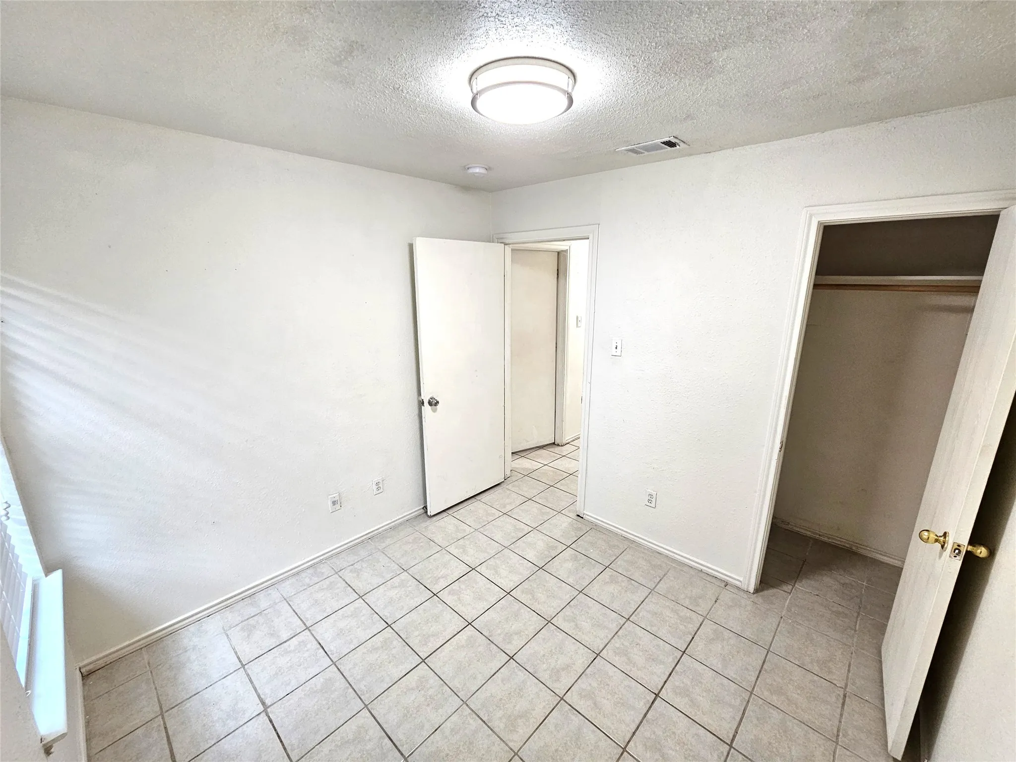 Duplex For Sale in Tarrant County , 2837 & 2839 Ave J, Fort Worth, Texas 76105, 6 Bedroom, 4 Bathroom, Garage spaces, 0 Sqft, built in 2005, mls#21382918, Real Estate Agent in Fort Worth, Homes For Sale in Tarrant county, Homes For Sale in Fort Worth, Realtor in Fort Worth Texas, Real Estate Brokerage Independent Realty Texas, Luminita Cordes Realtor