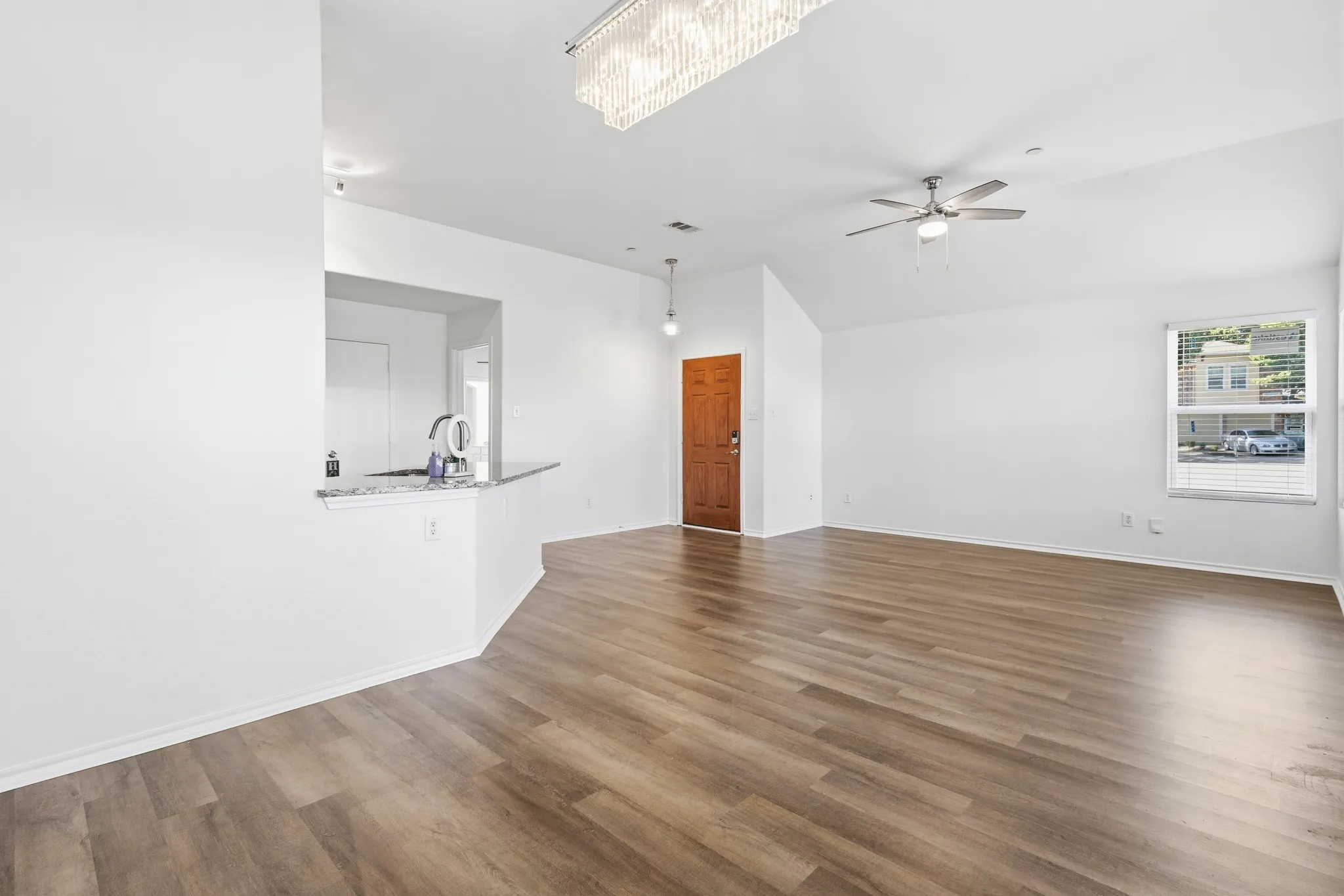 Townhouse For Rent in Collin County , 5315 Crimson Oaks Drive, Frisco, Texas 75035, 3 Bedroom, 3 Bathroom, 2 Garage spaces, 1,682 Sqft, built in 2005, mls#21382912, Real Estate Agent in Frisco, Homes For Rent in Collin county, Homes For Rent in Frisco, Realtor in Frisco Texas, Real Estate Brokerage Independent Realty Texas, Luminita Cordes Realtor