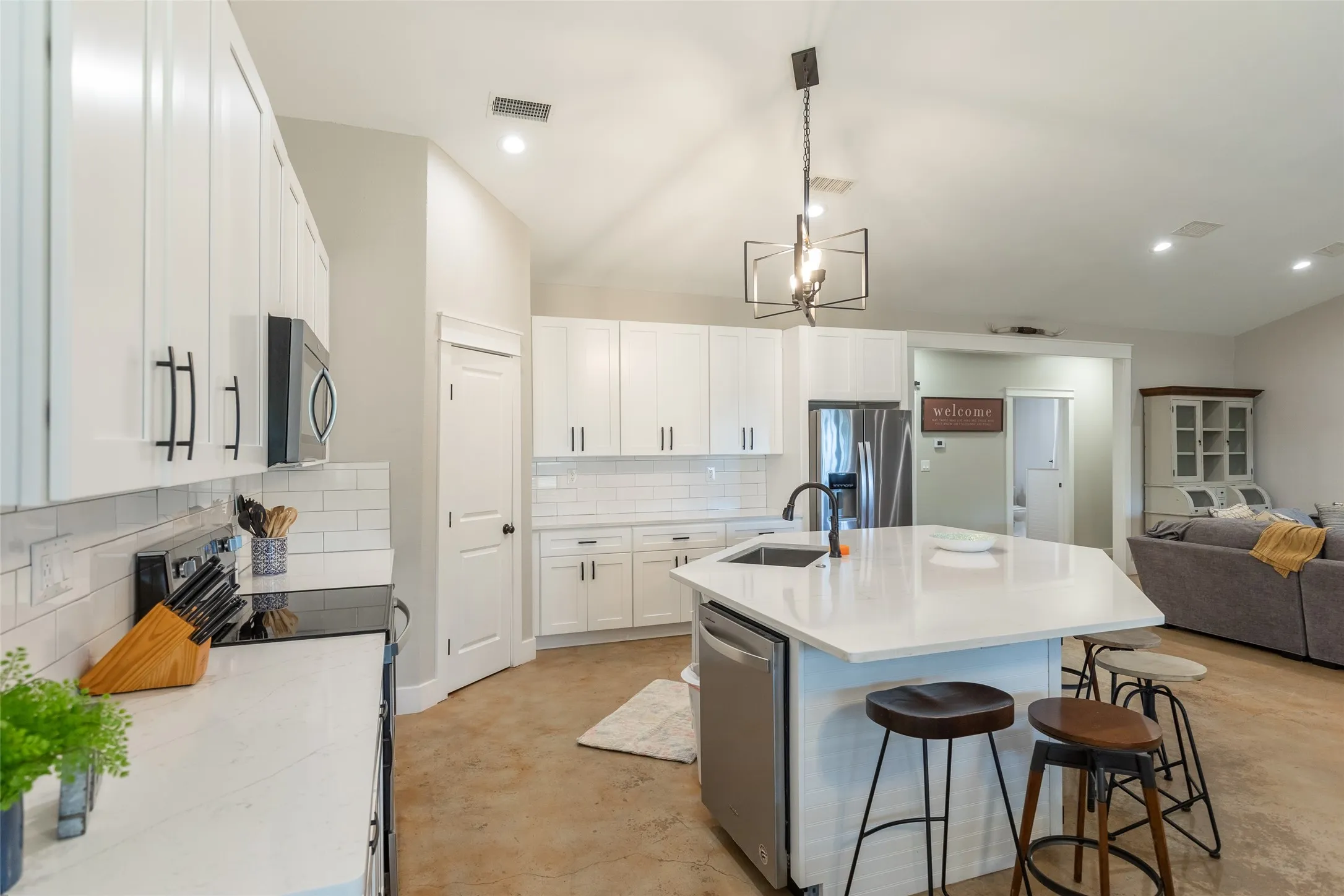 Single Family Residence For Rent in Taylor County , 138 County Road 127 B, Tuscola, Texas 79562, 3 Bedroom, 2 Bathroom, Garage spaces, 2,000 Sqft, built in 2022, mls#21382920, Real Estate Agent in Tuscola, Homes For Rent in Taylor county, Homes For Rent in Tuscola, Realtor in Tuscola Texas, Real Estate Brokerage Independent Realty Texas, Luminita Cordes Realtor