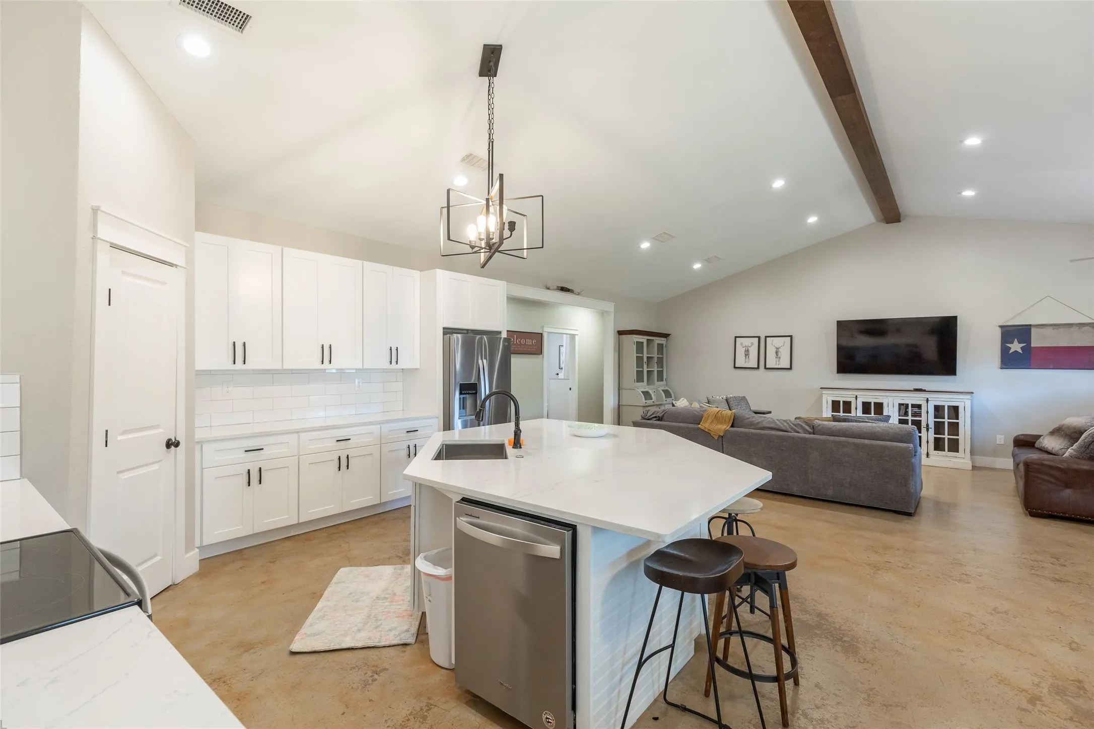 Single Family Residence For Rent in Taylor County , 138 County Road 127 B, Tuscola, Texas 79562, 3 Bedroom, 2 Bathroom, Garage spaces, 2,000 Sqft, built in 2022, mls#21382920, Real Estate Agent in Tuscola, Homes For Rent in Taylor county, Homes For Rent in Tuscola, Realtor in Tuscola Texas, Real Estate Brokerage Independent Realty Texas, Luminita Cordes Realtor